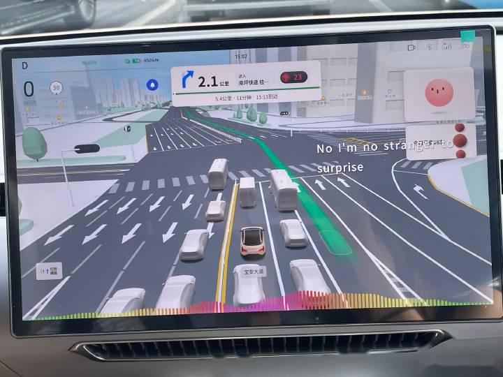 坐上的副驾了,小鹏mona m03的3d渲染导航地图好可爱!
