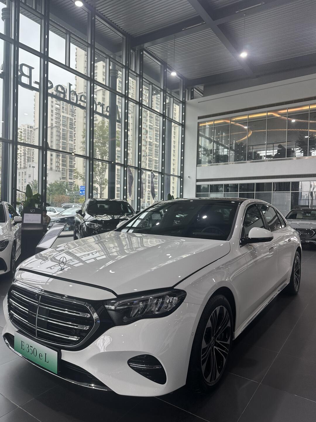 奔驰e350l电车图片