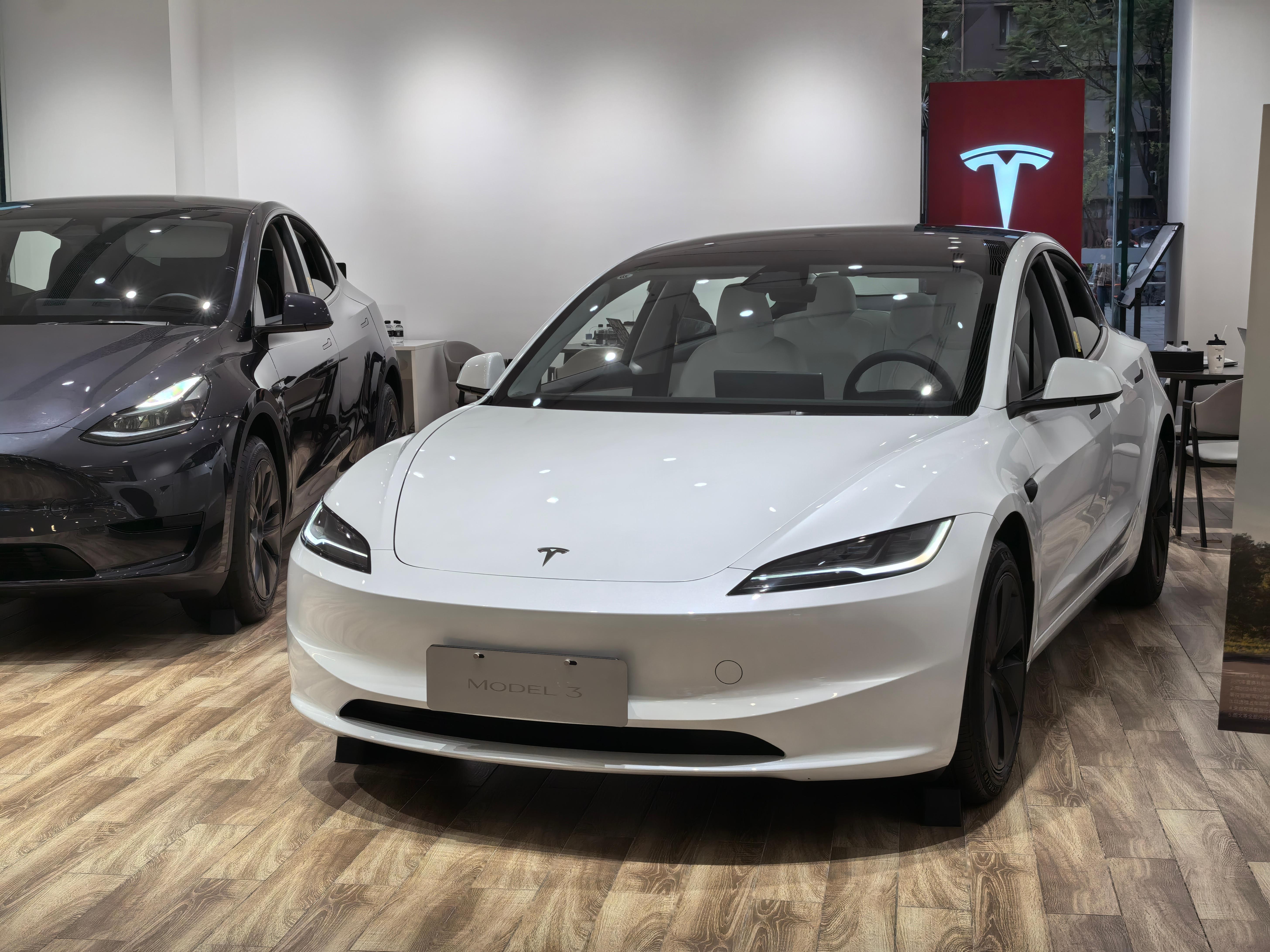 特斯拉model 3实拍图片