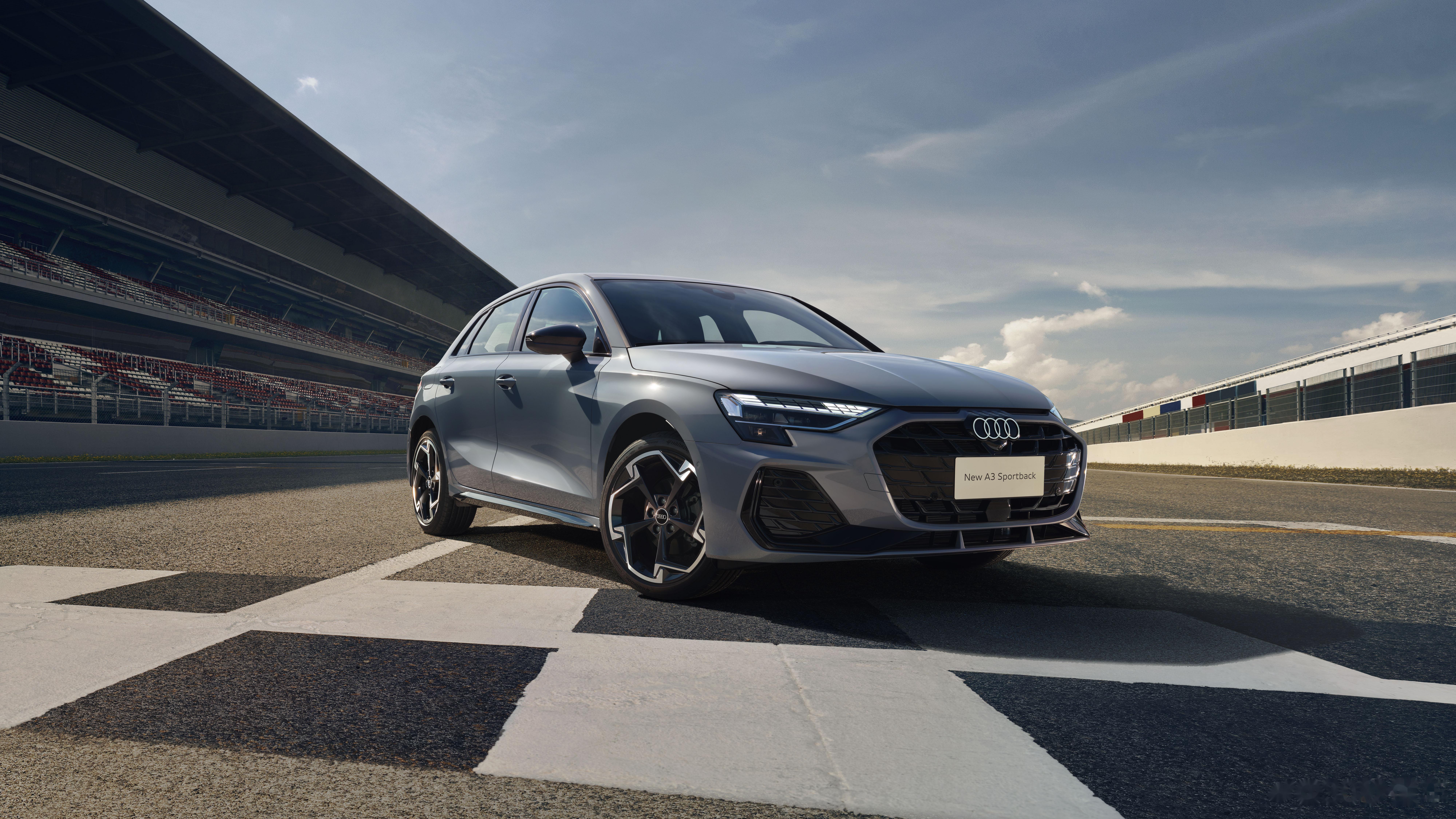 新款奥迪a3# 采用奥迪新一代设计语言,车内全系标配奥迪虚拟座舱,将