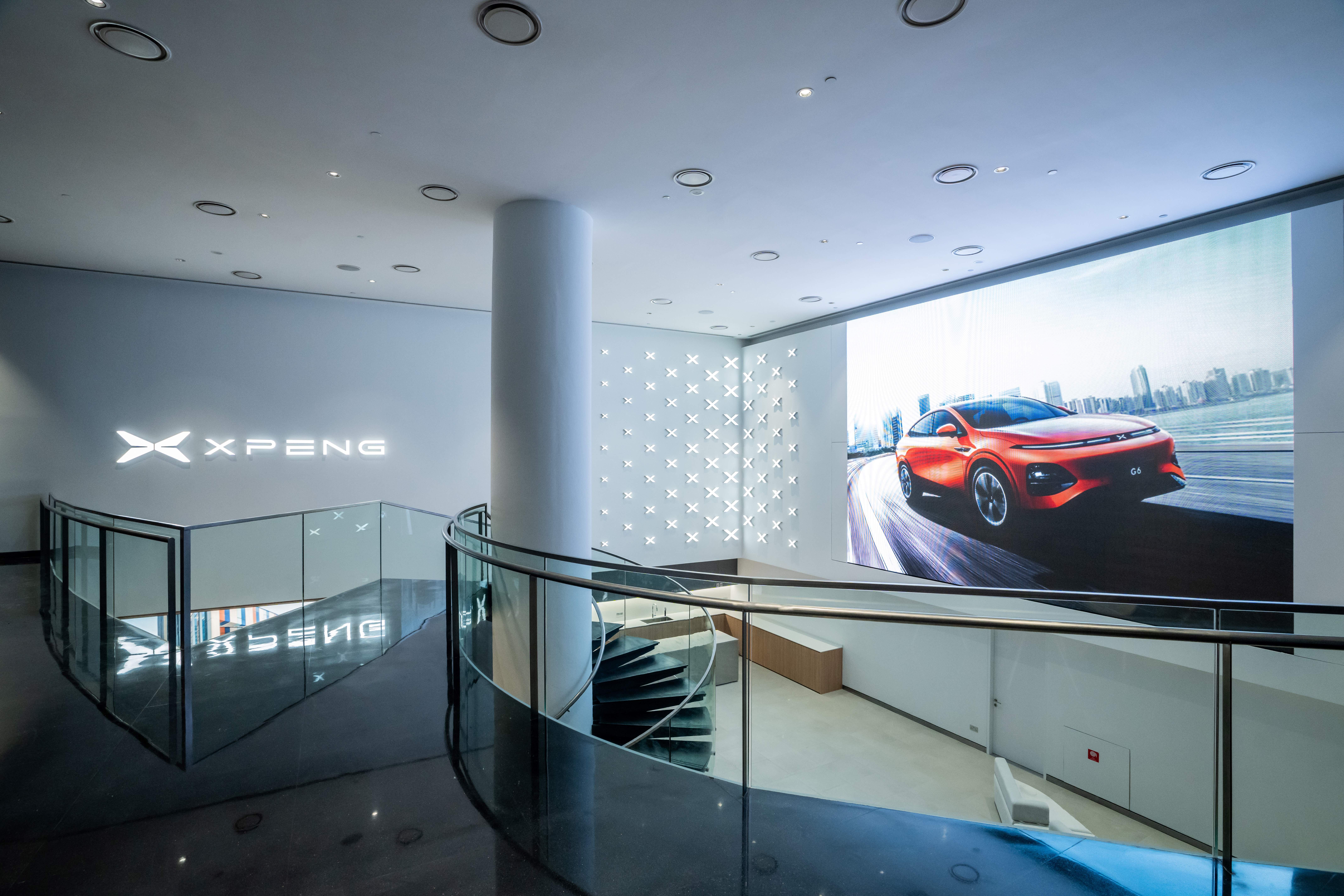 近日,小鹏汽车在新加坡的全新销售展厅正式开业,这是应对 在新加坡