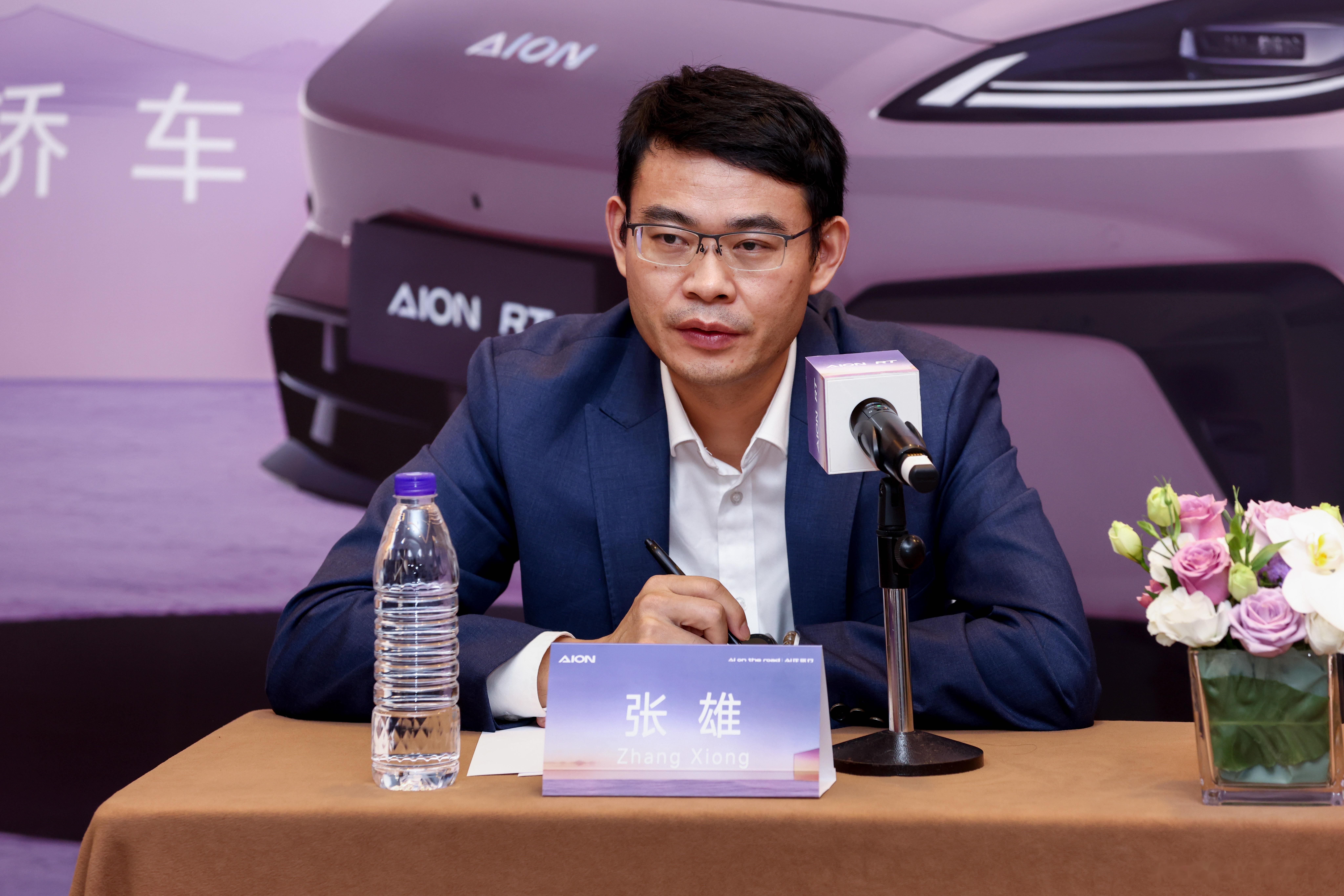 11月6日,aion rt上市发布会结束当晚,广汽埃安高管