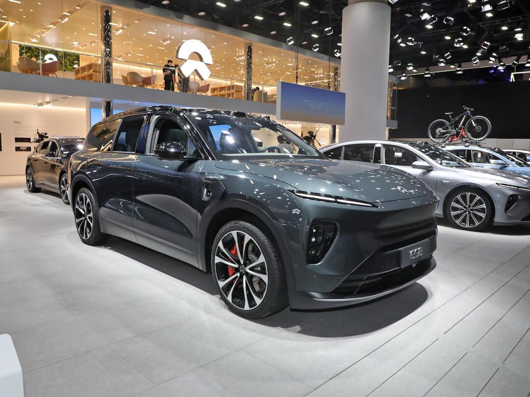 蔚来es8,纯电中大型suv,蔚来推出的首款车型,上市快七年的时候,现款