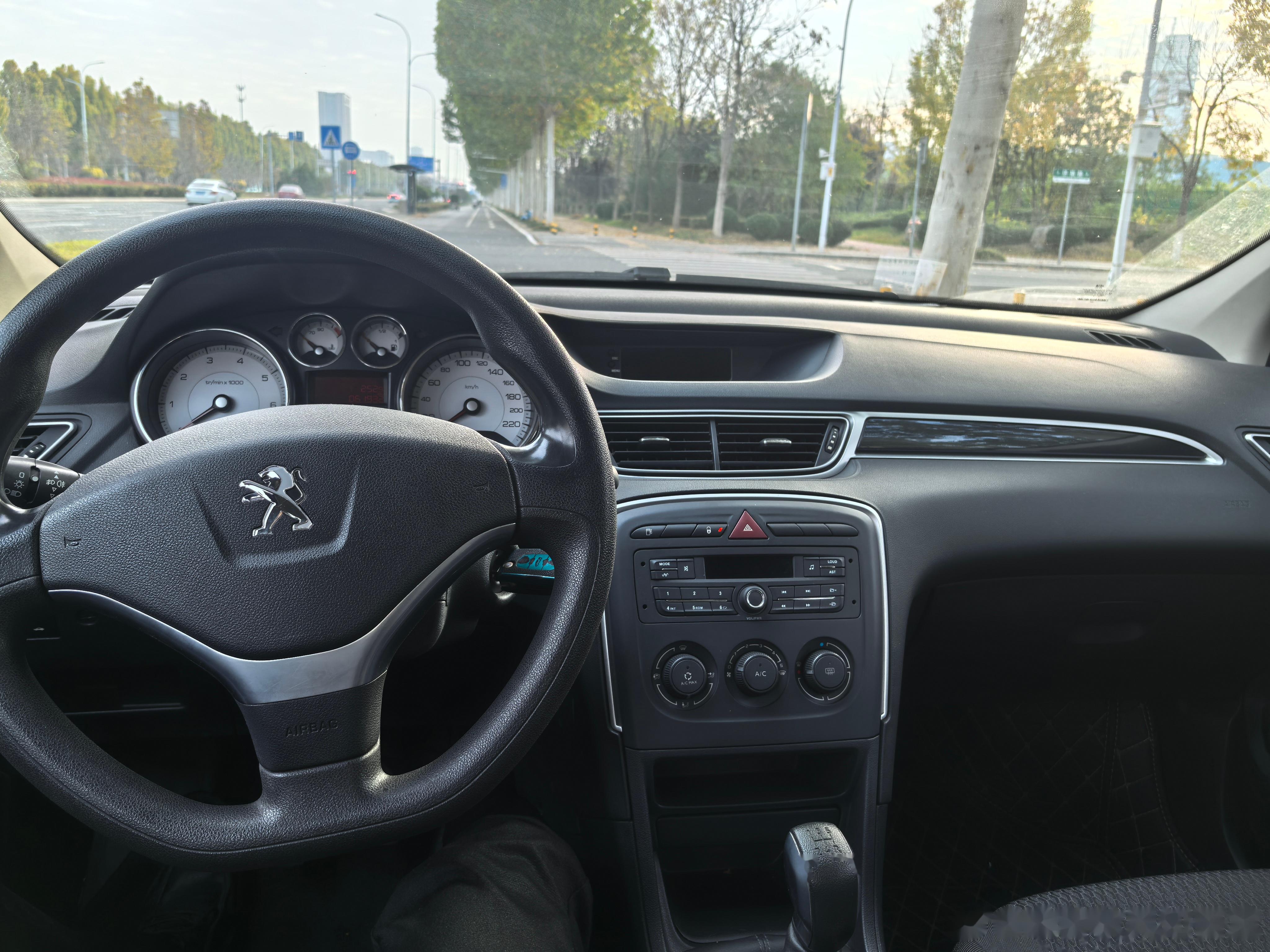 2021年至2024年标致308陪我度过了毕业后的三年时光,人生中的第一辆车