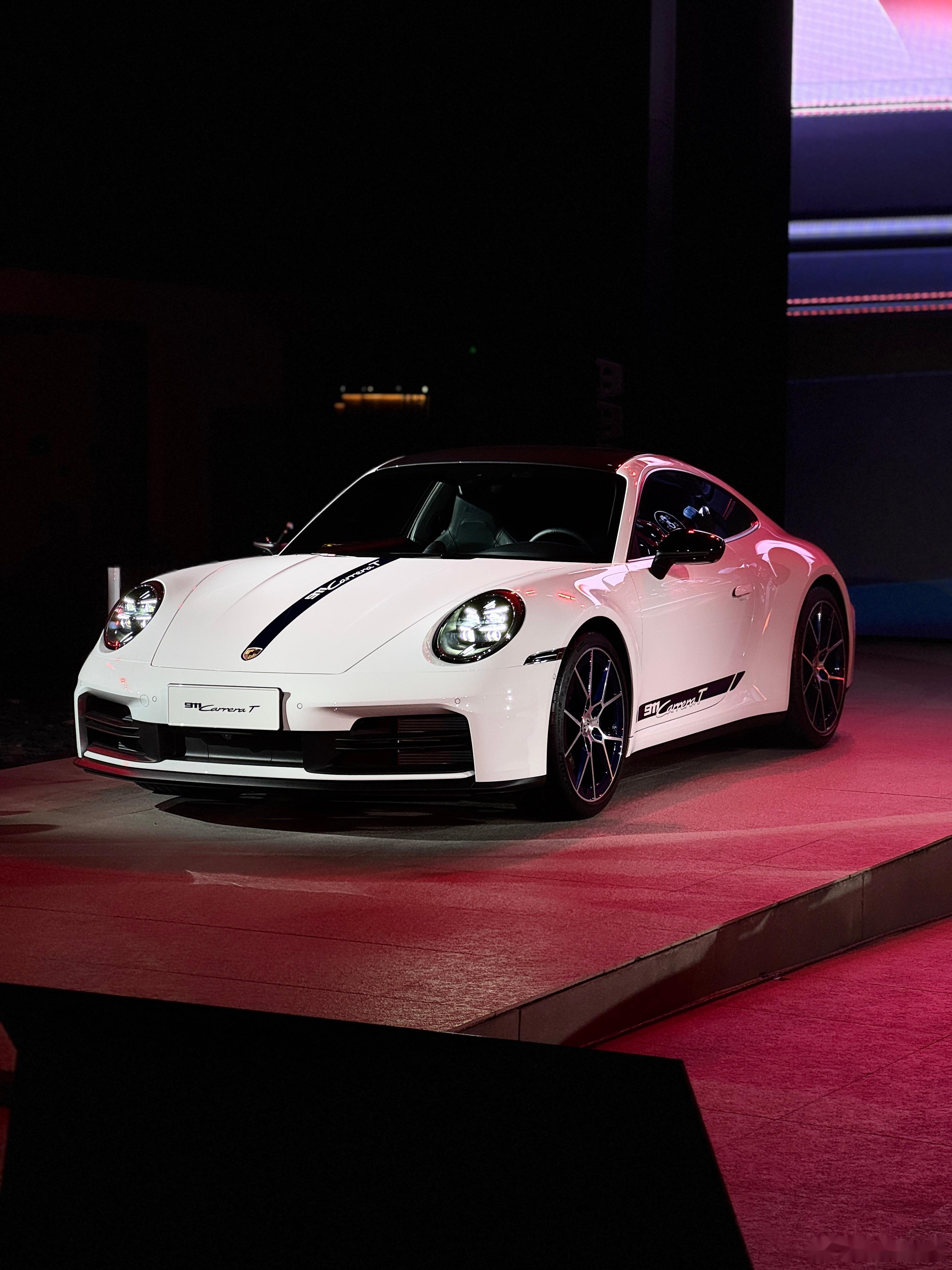 保时捷新款911亚洲首秀,让电为爱助力～ 保时捷新款911,一台不用插电