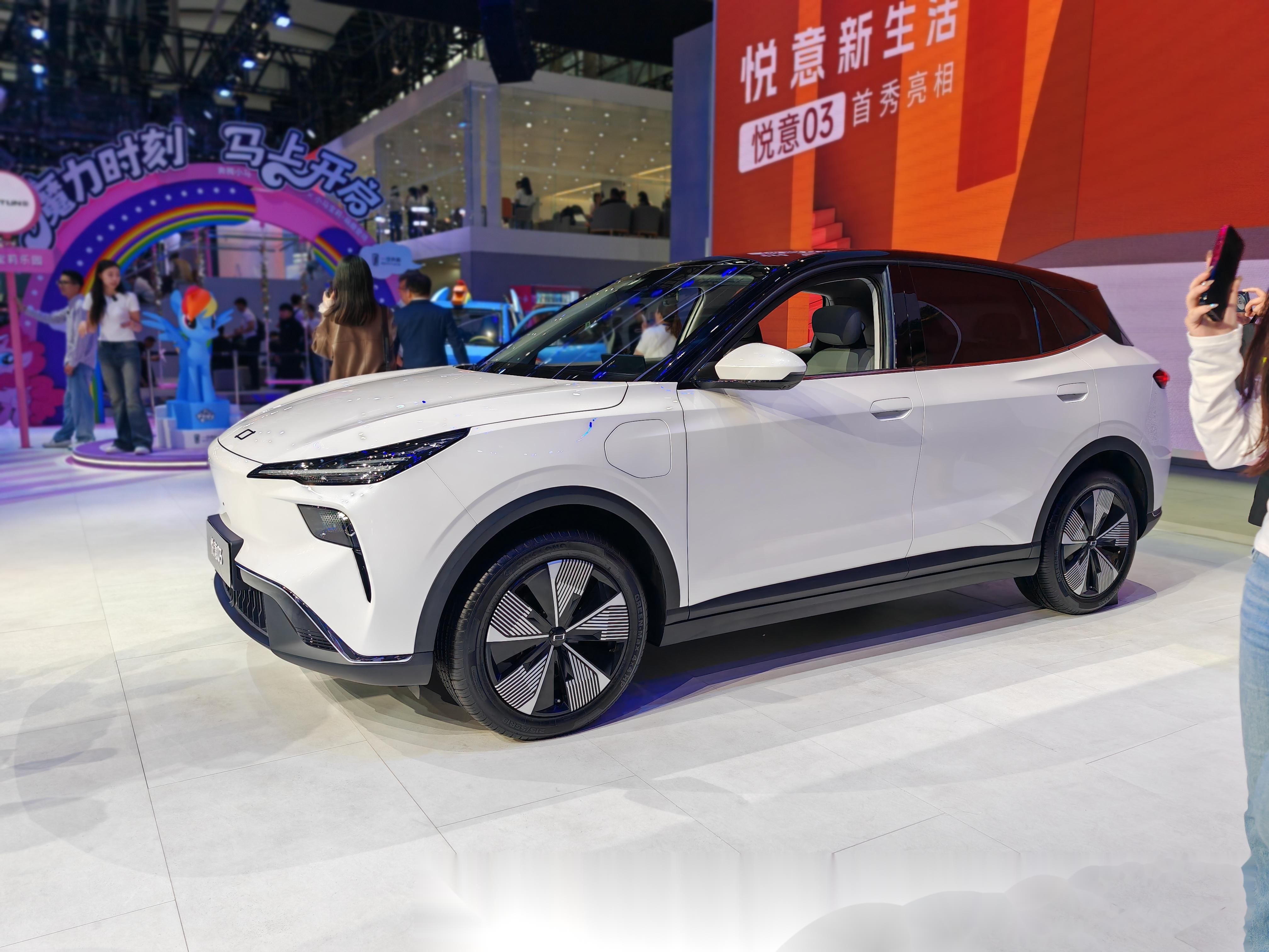 一汽奔腾在本次 带来了悦意03,一款a级纯电suv,外观说得过去,拿的出手