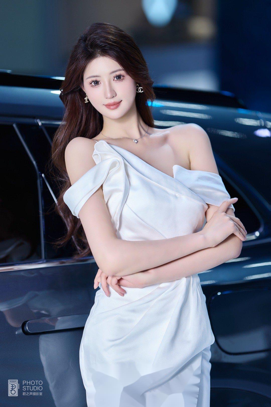 2024广州国际车展 模特:夏虫虫 摄影:_汽车杂谈社区_易车社区