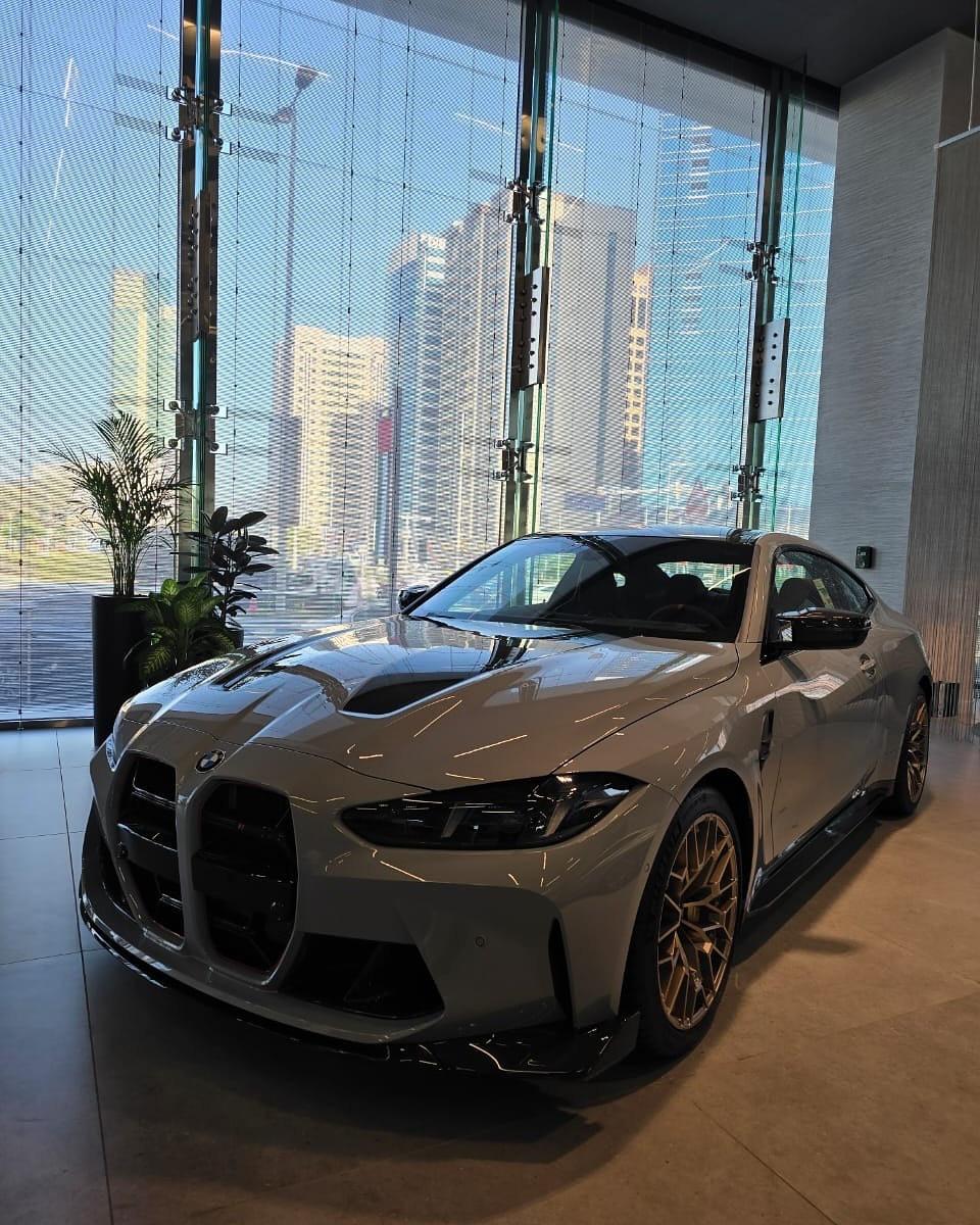 宝马 m4 cs 直列 6 缸 550 马力 / 扭矩 650 nm 0-100