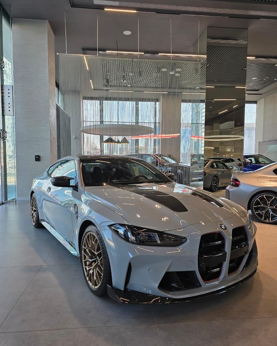 宝马 m4 cs 直列 6 缸 550 马力 / 扭矩 650 nm 0-100