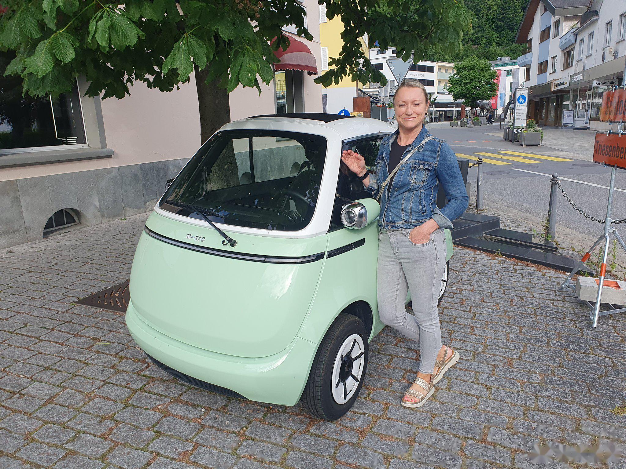 microlino,意大利生产的微型电动汽车,铝合金车身,可以卖到20000英镑