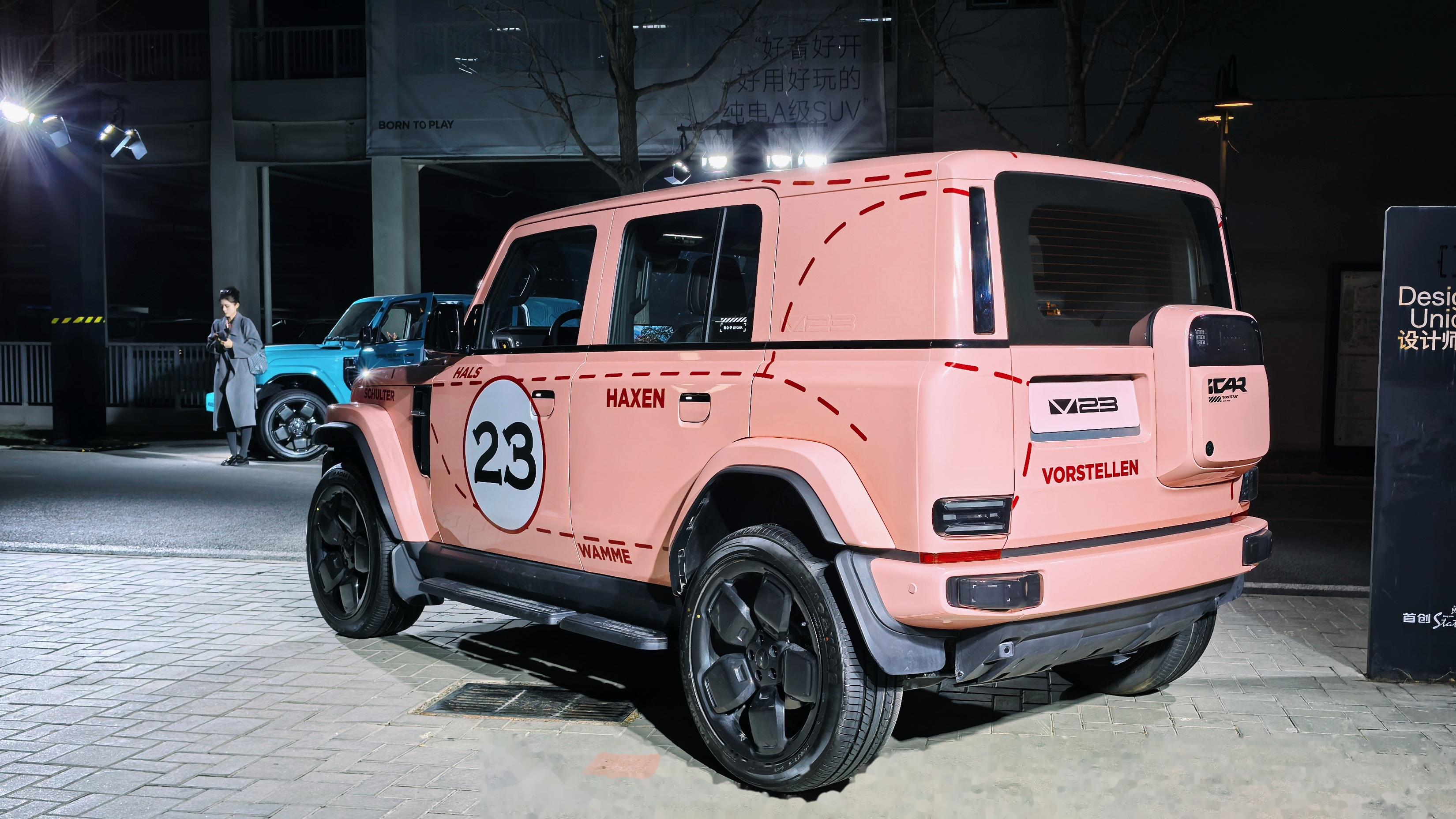 iCAR V23太适合改装了!现场让人目不暇接啊,下边这些你最喜欢哪台?_iCAR超级V23社区_易车社区