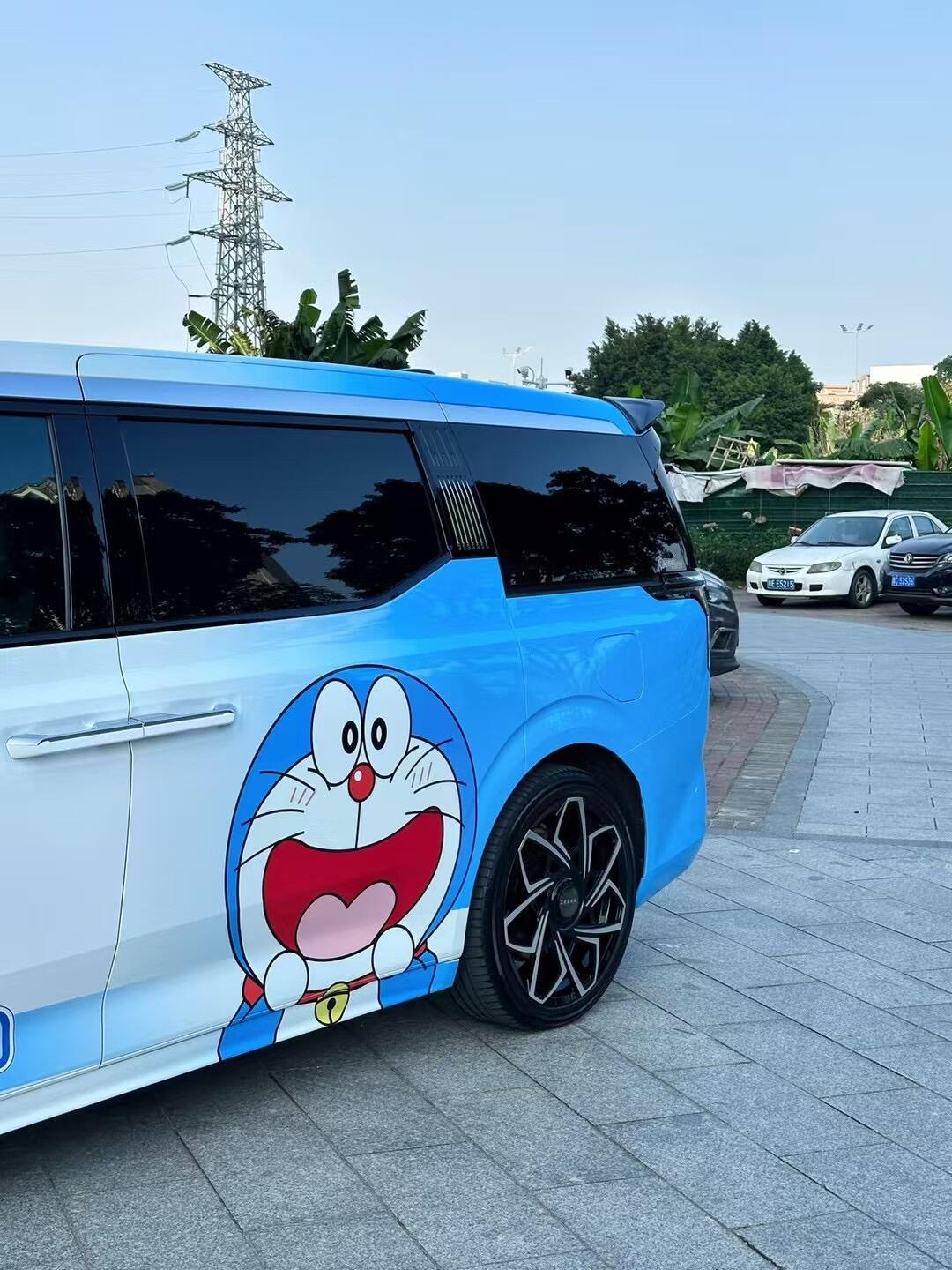 哆啦 a 梦彩绘涂装 diy 今天车上拉了个蓝胖子!