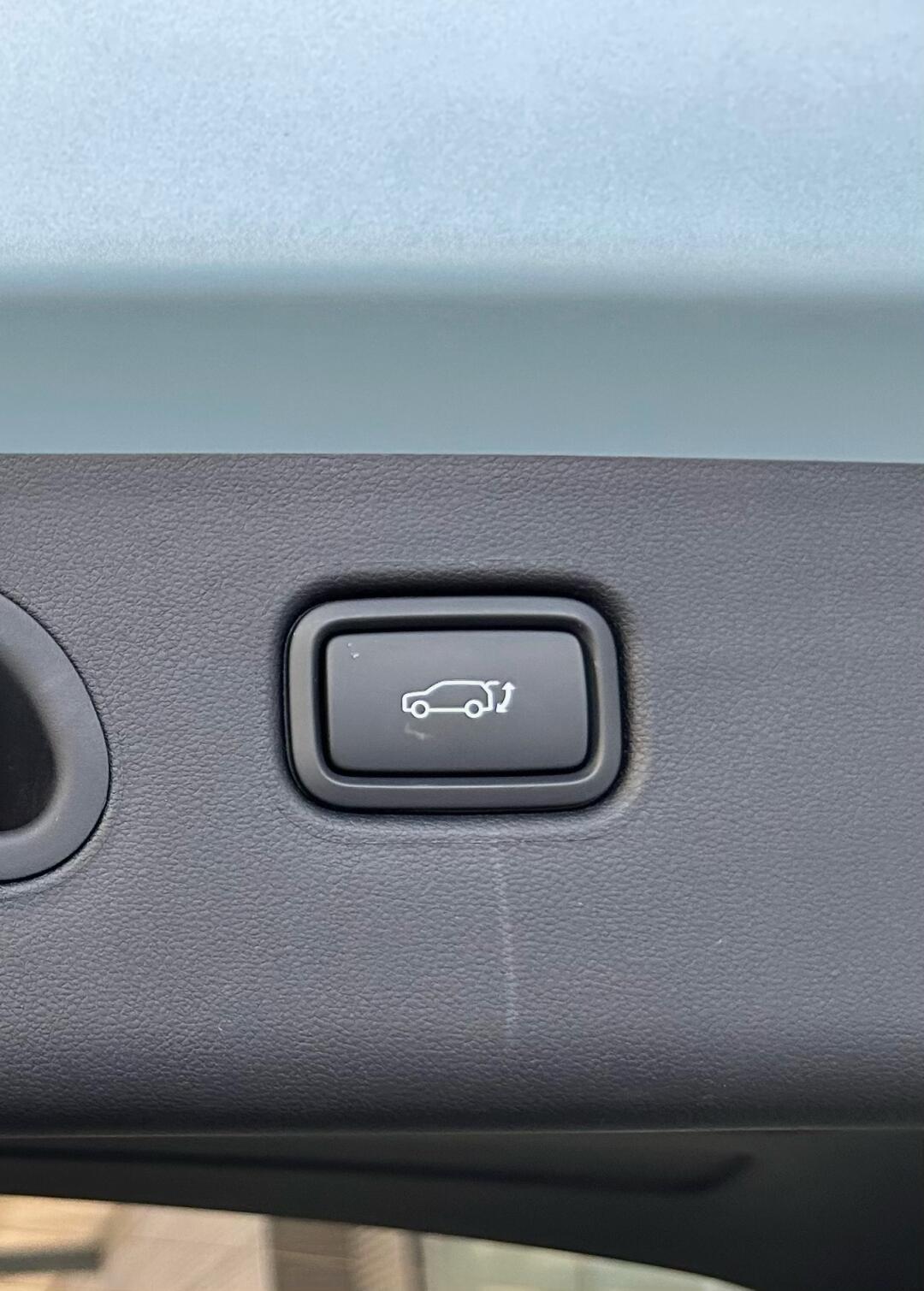 昨天和媳妇闲聊,媳妇对沐飒的后备箱尾门开启高度有点疑问,问我是否能