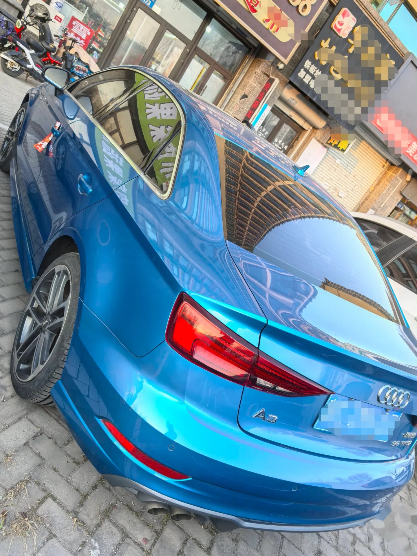蓝色奥迪a3这颜色无敌了
