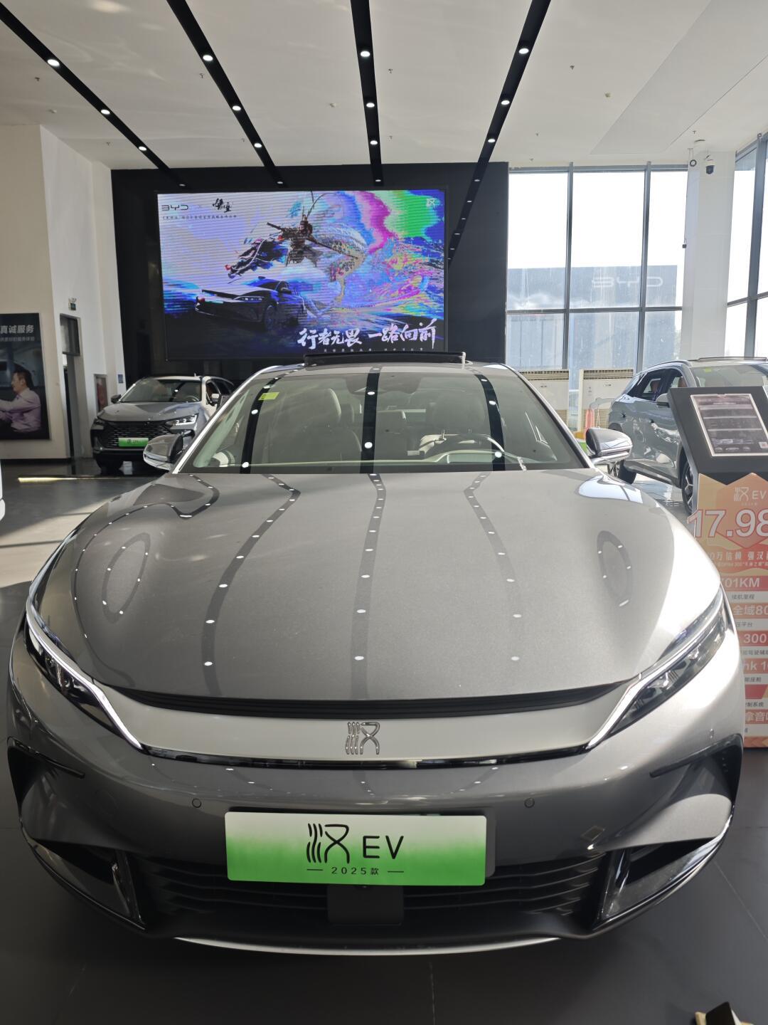 比亚迪汉ev是一款中大型纯电动轿车 ,以下是简要介绍