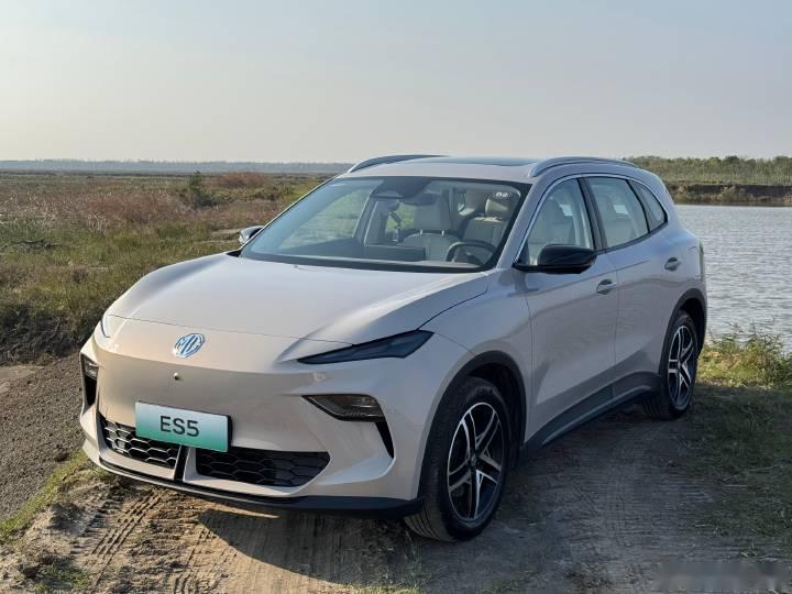 MG ES5是一个高级架构做出来的车子，至于说高级在哪，只要开一下就能感觉到这个_MG ES5社区_易车社区