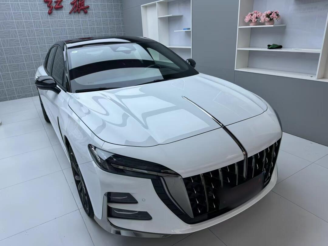 红旗白色座驾的魅力