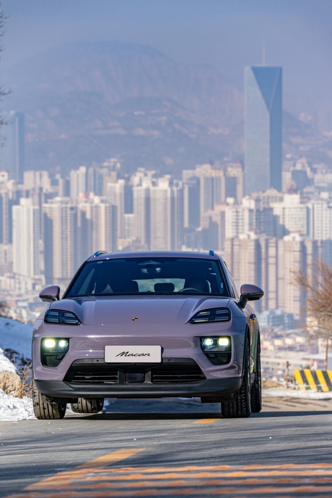 全新纯电动 macan: 都市星芒