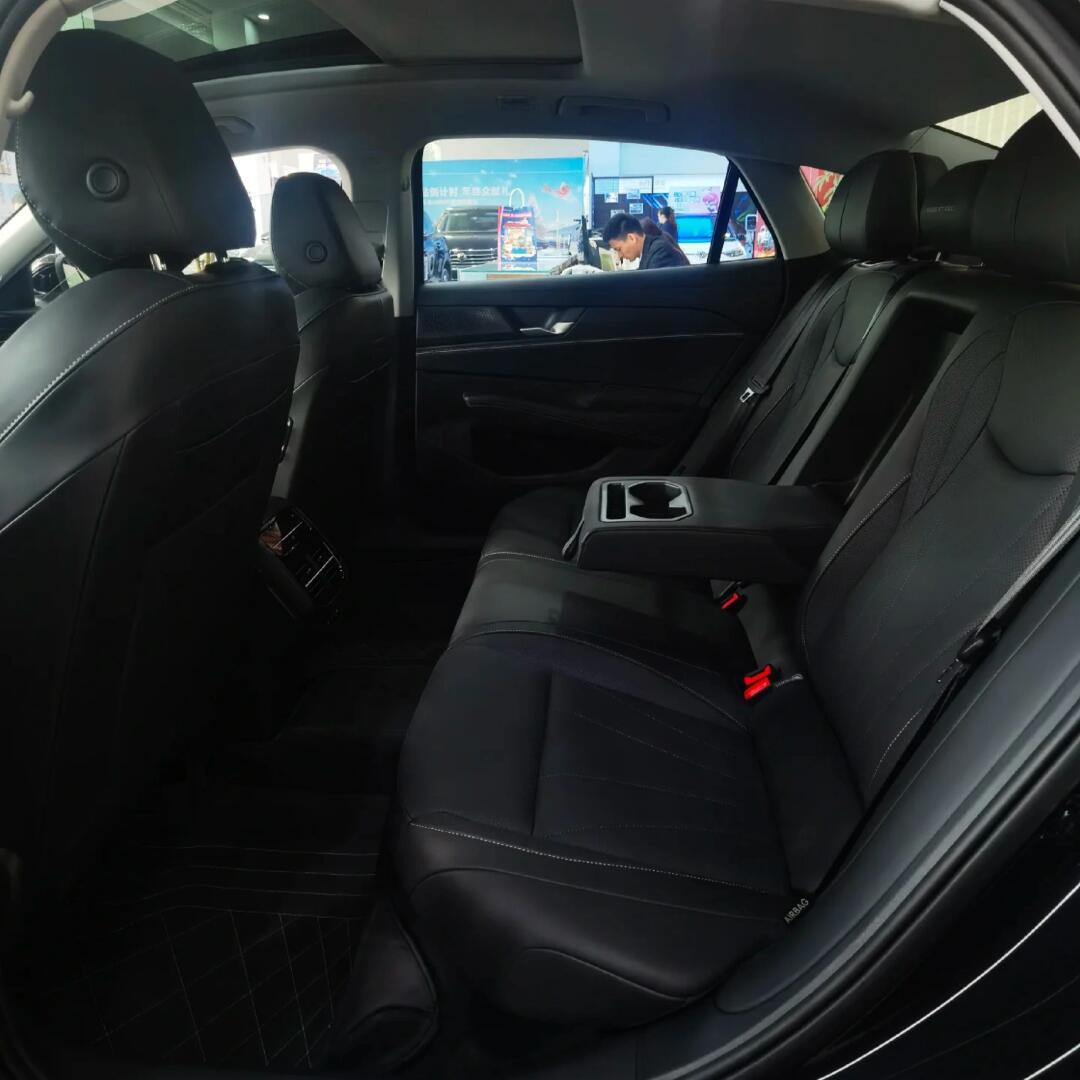 帕萨特pro后排无敌了!