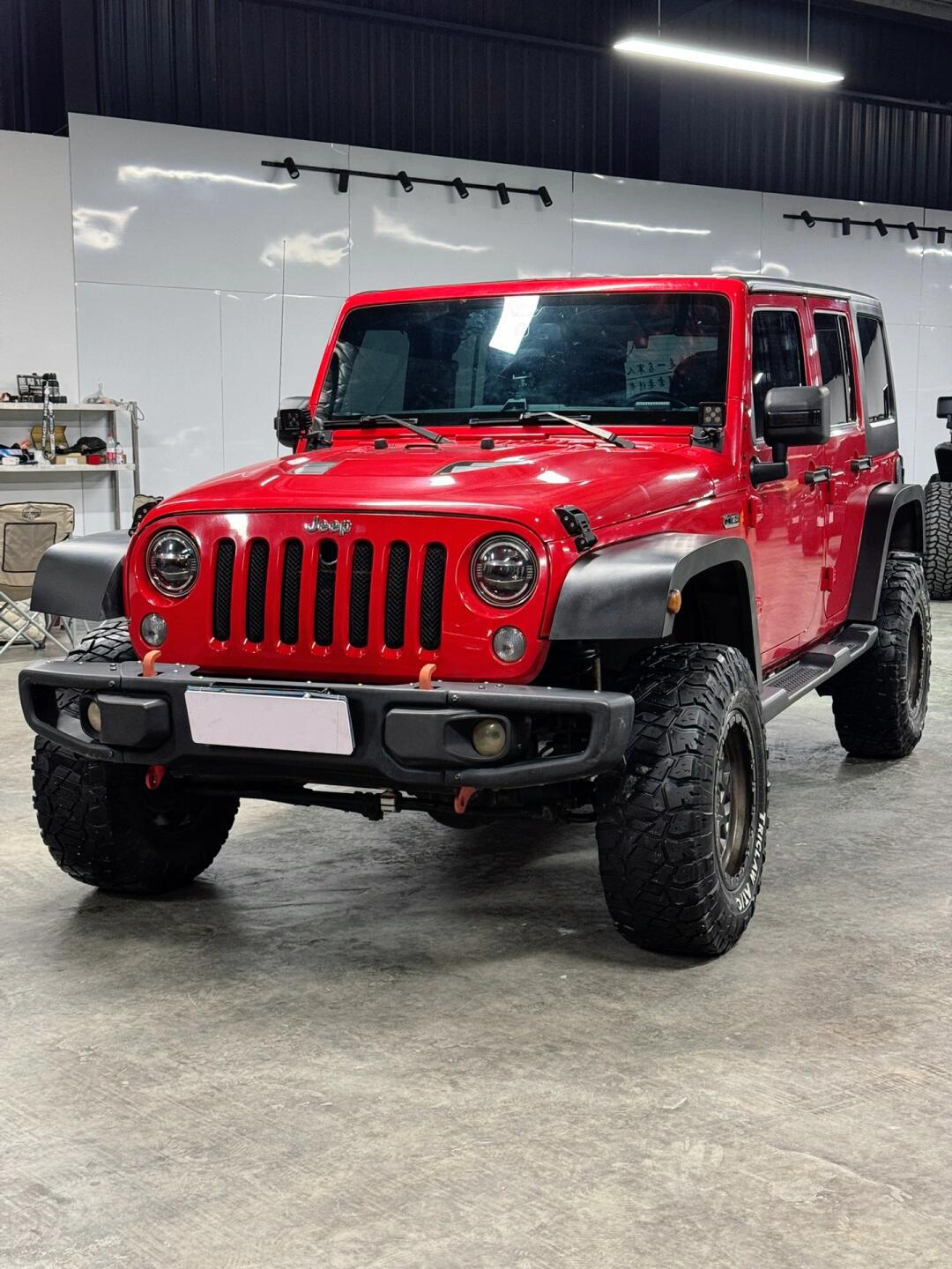 8t柴油红色牧马人