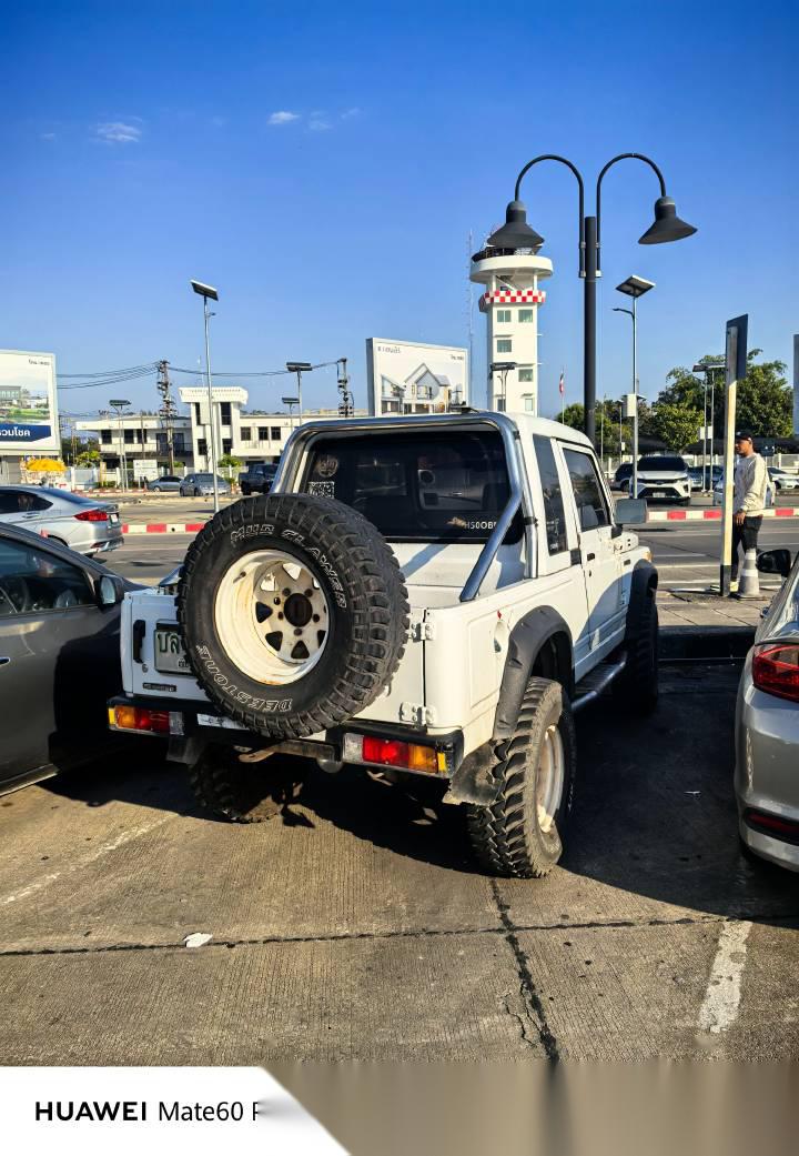 爷爷辈的吉姆尼,那会儿还叫suzuki samurai