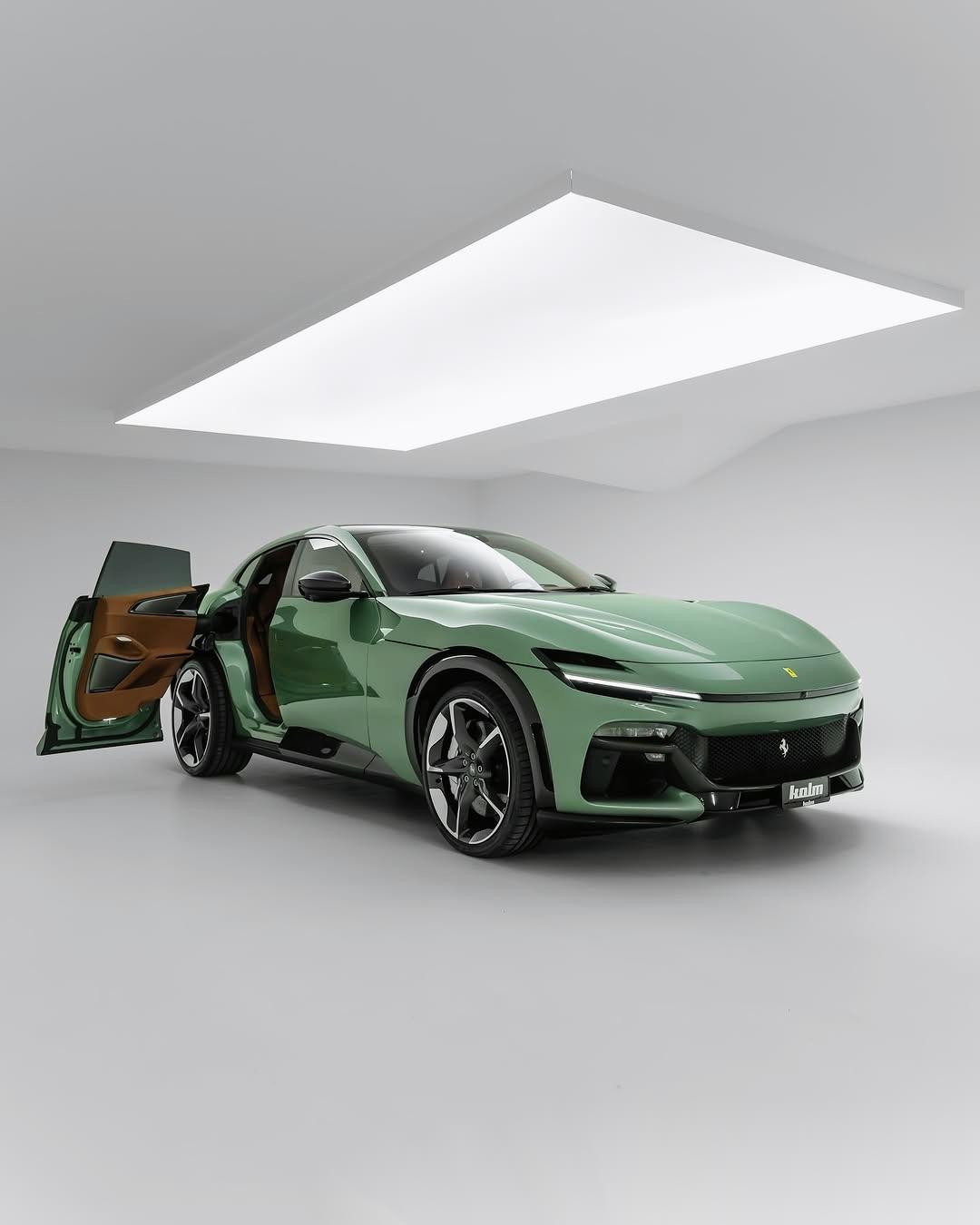 ferrari purosangue 后门的开门方式还是挺有仪式感 v12发动机