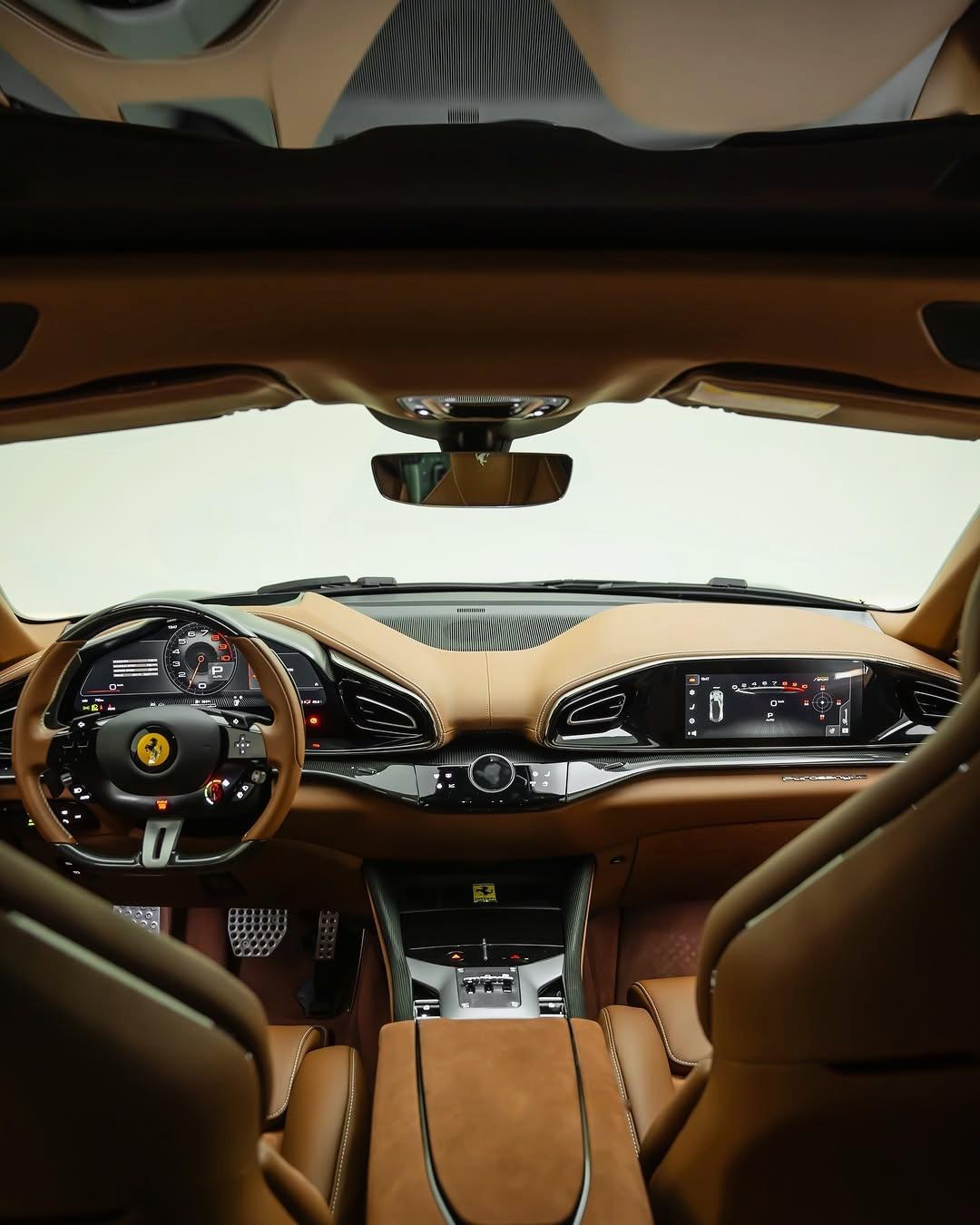 ferrari purosangue 后门的开门方式还是挺有仪式感 v12发动机