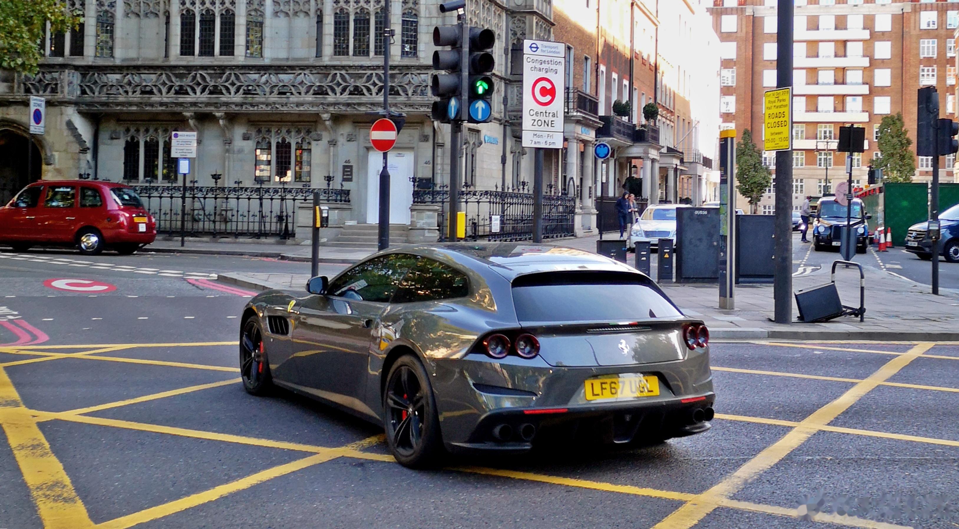 法拉利 gtc4 lusso