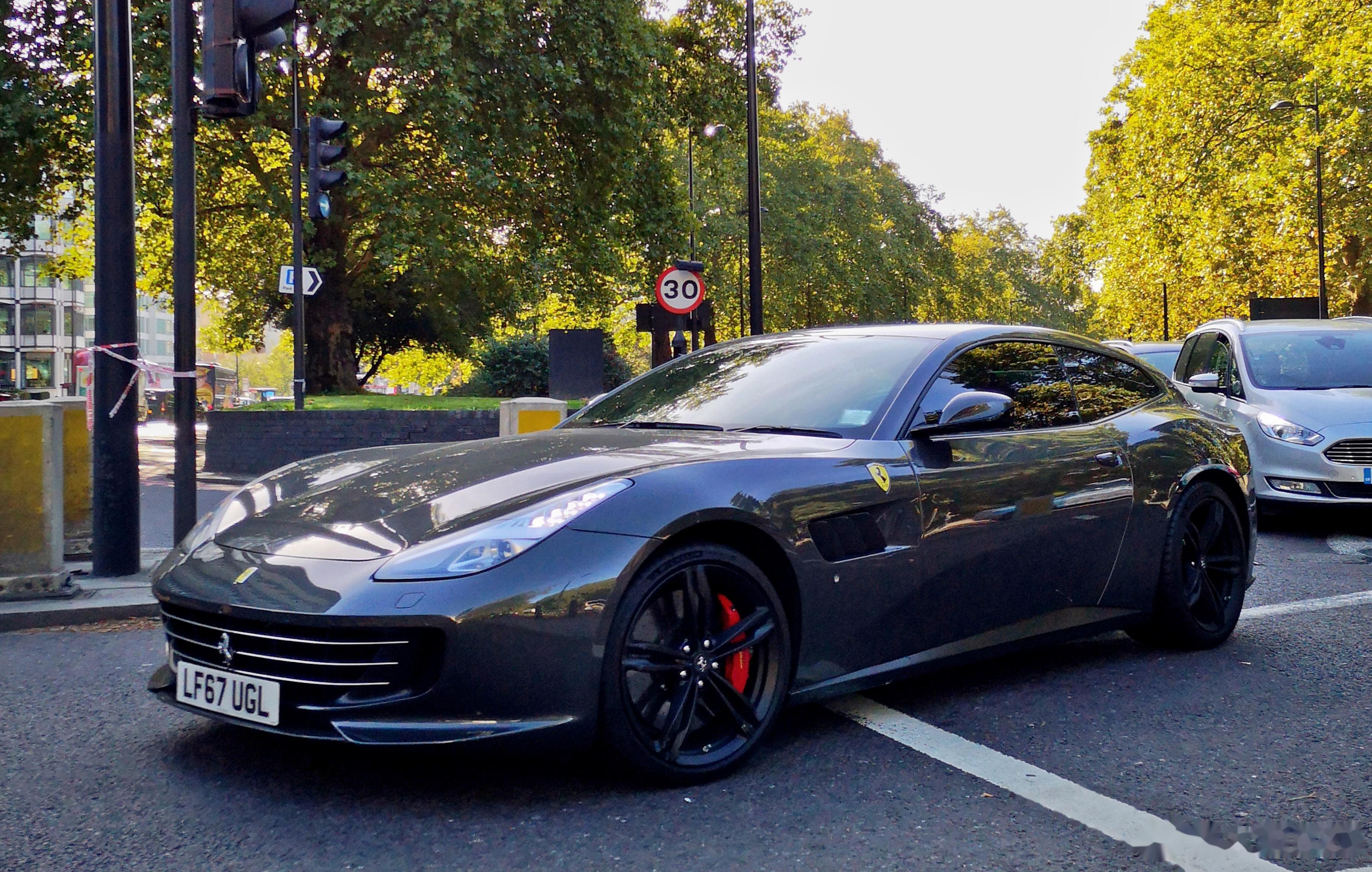 法拉利 gtc4 lusso