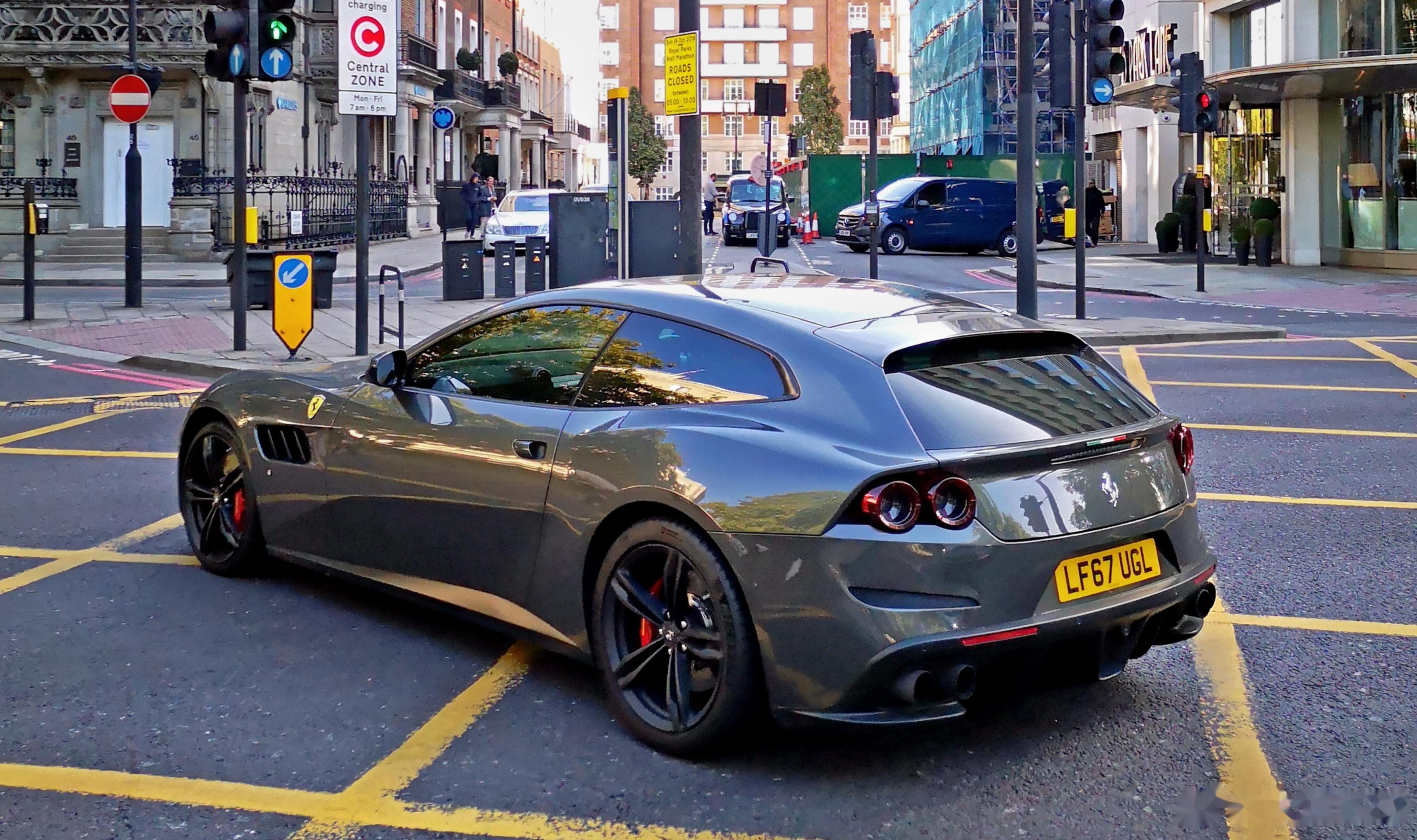 法拉利 gtc4 lusso