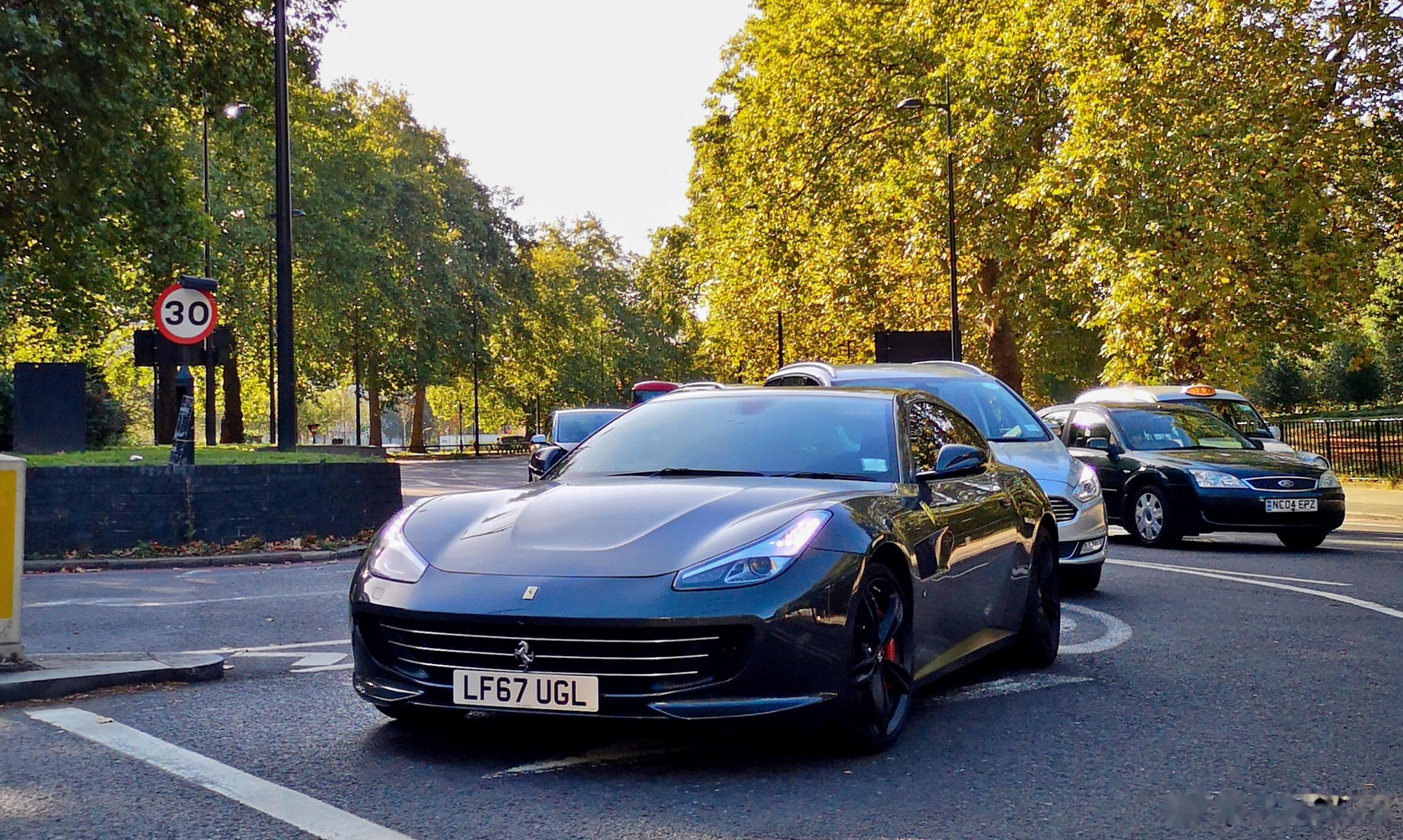 法拉利 gtc4 lusso