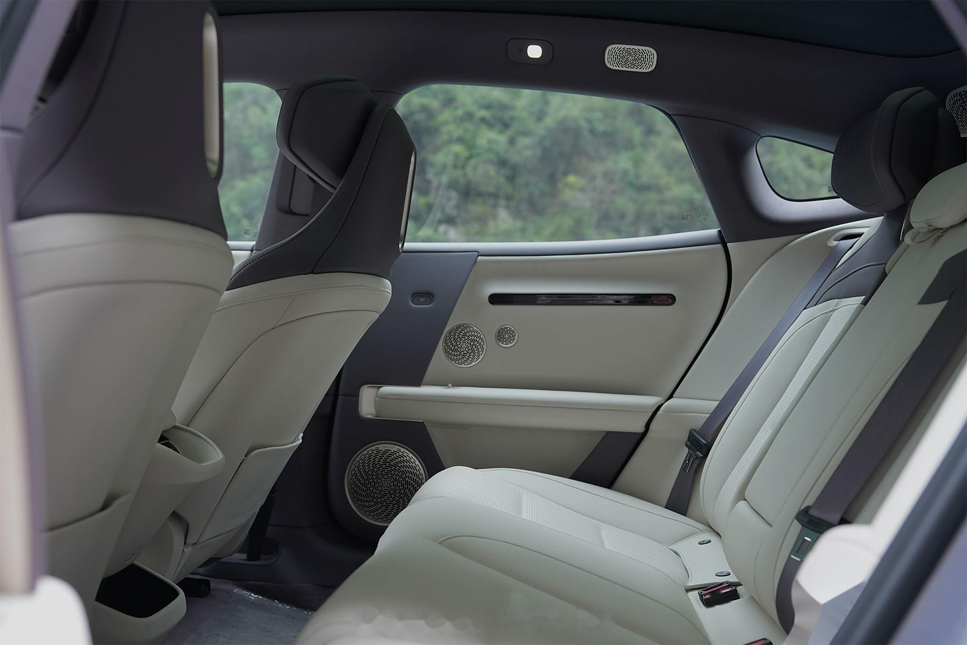 阿维塔06内饰官图怎么样 个人感觉在所有国产车里,阿维塔是内饰豪华感