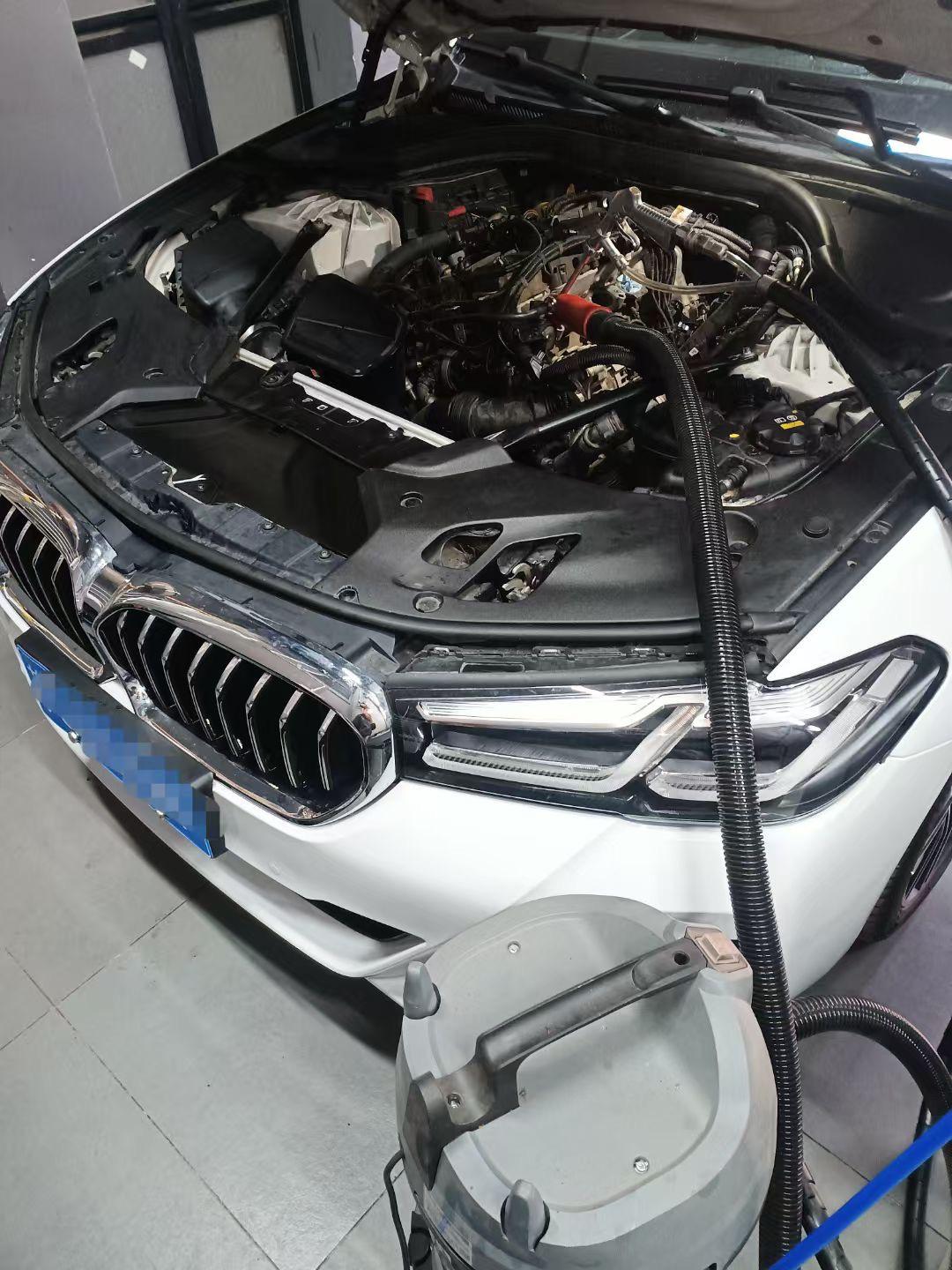 来年更好的为您服务 宝马5系年前整备漏防冻液