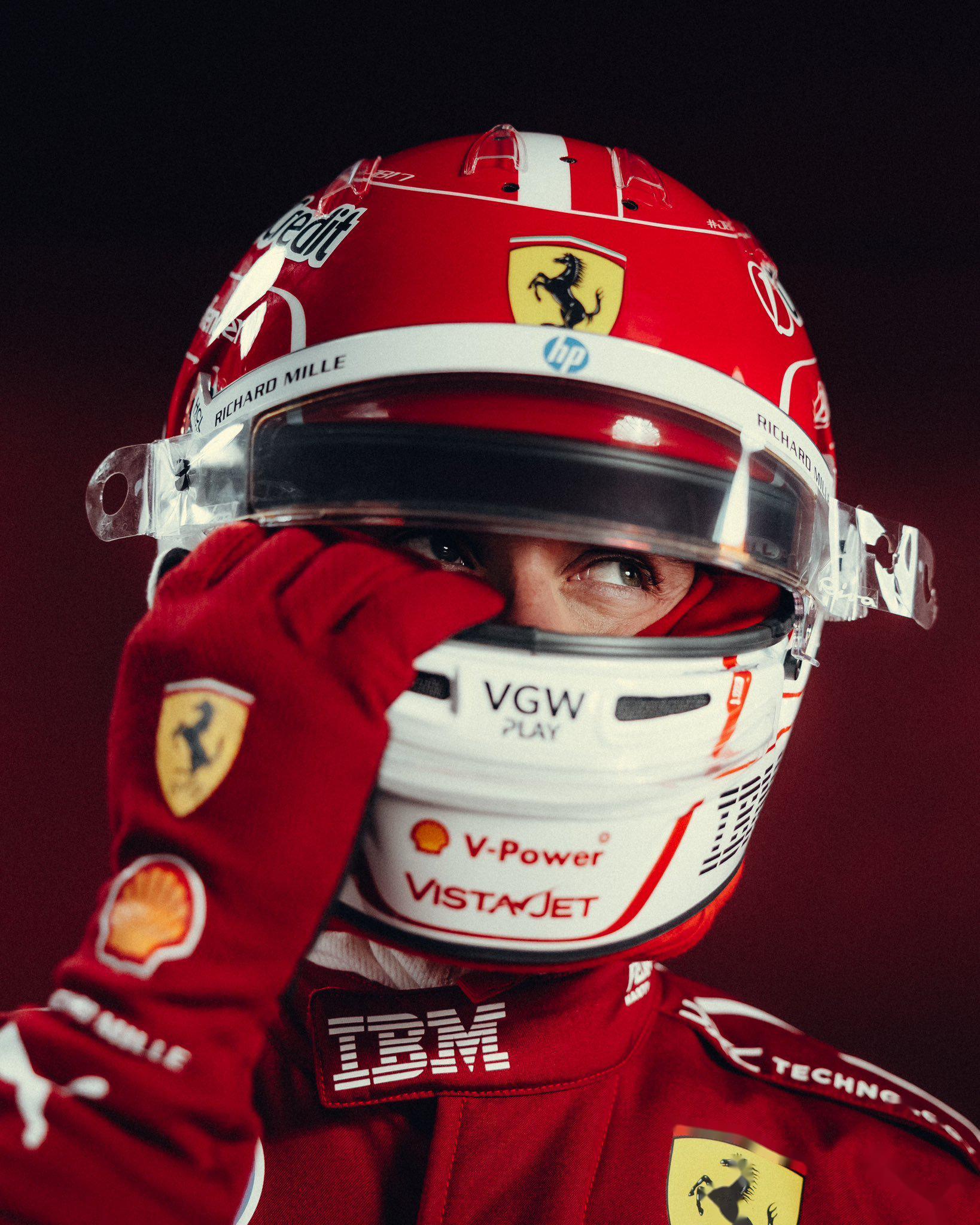 法拉利车手勒克莱尔2025赛季f1头盔涂装