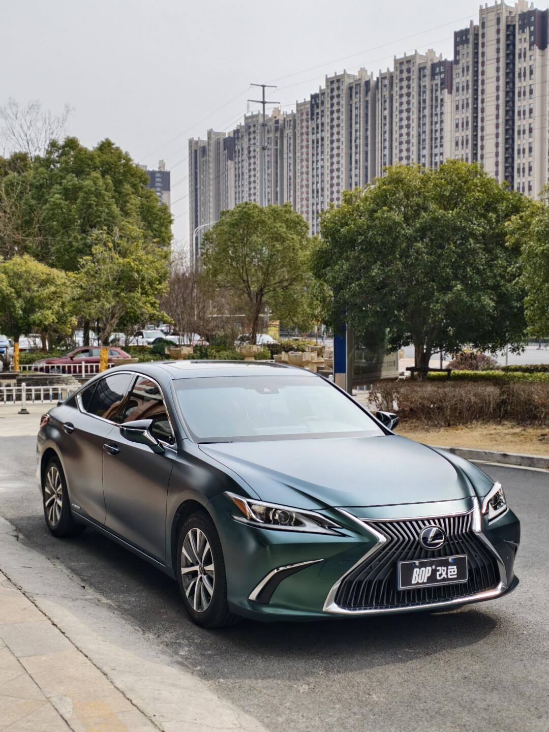 雷克萨斯es300h电光墨绿