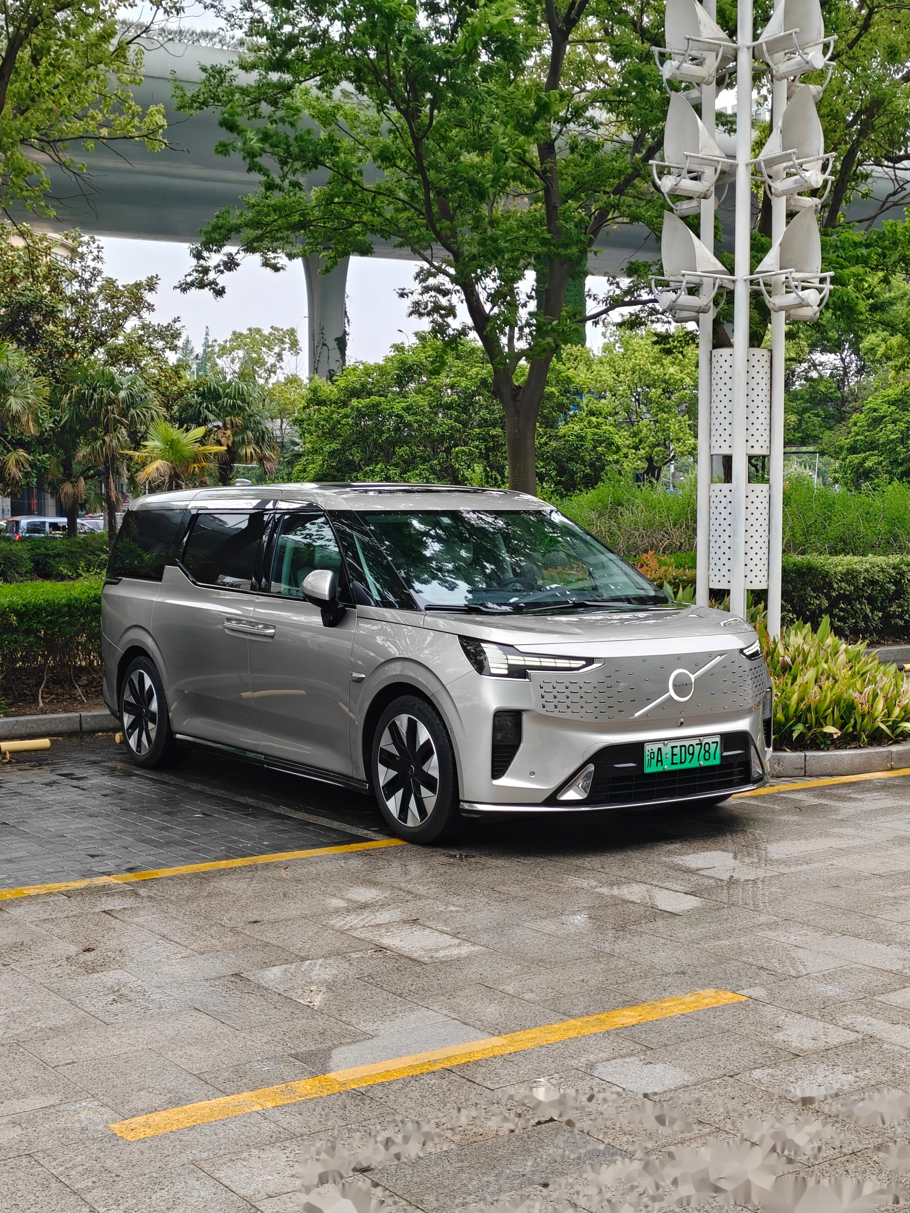 这几天在上海车展开ta代步了~ 明天我安排了「