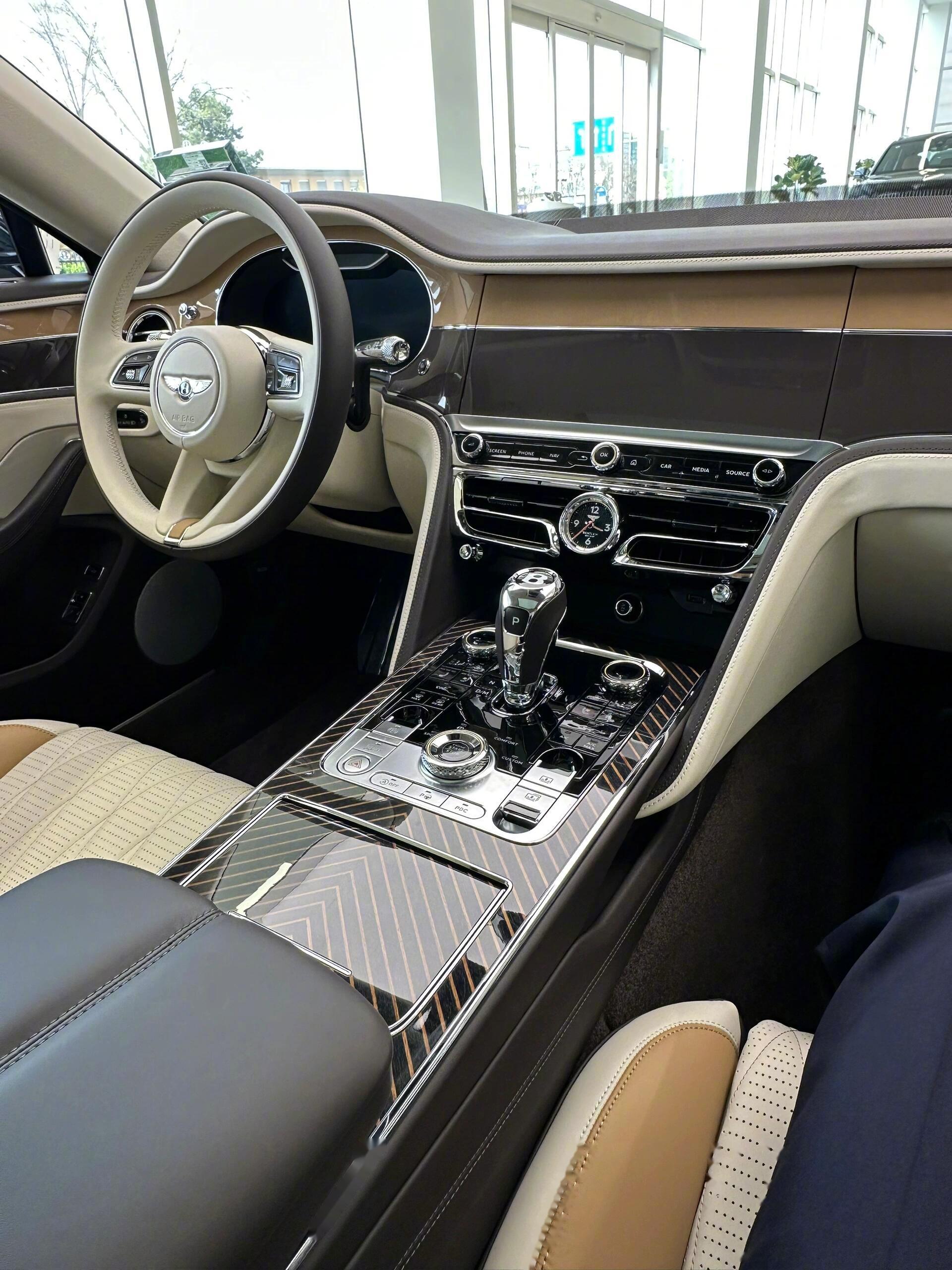 10张图片带你看完世界顶级汽车内饰设计 有些东西不用摸就能知道厚不