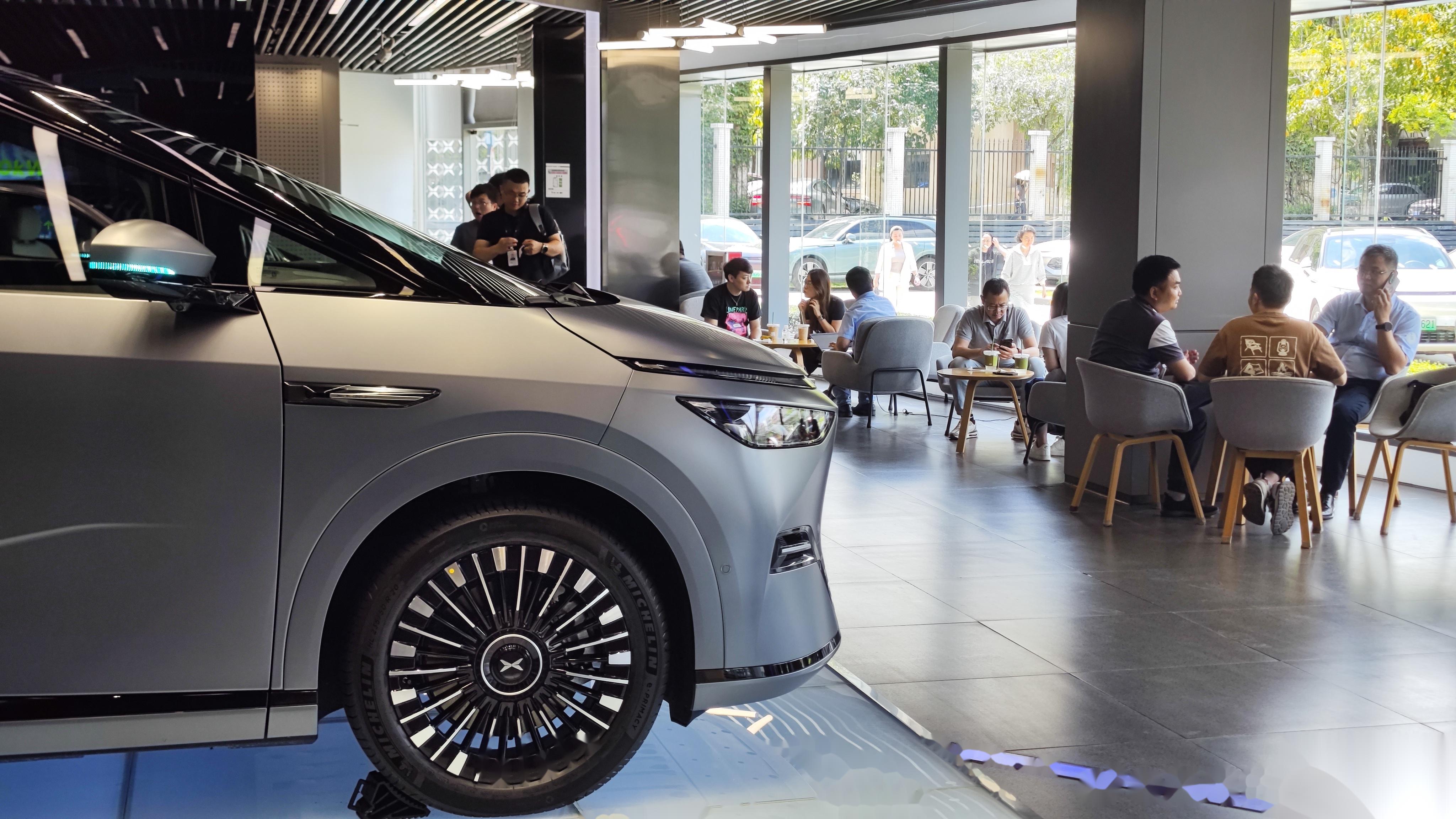 恰好最近去了岑村,于是去了小鹏的总店