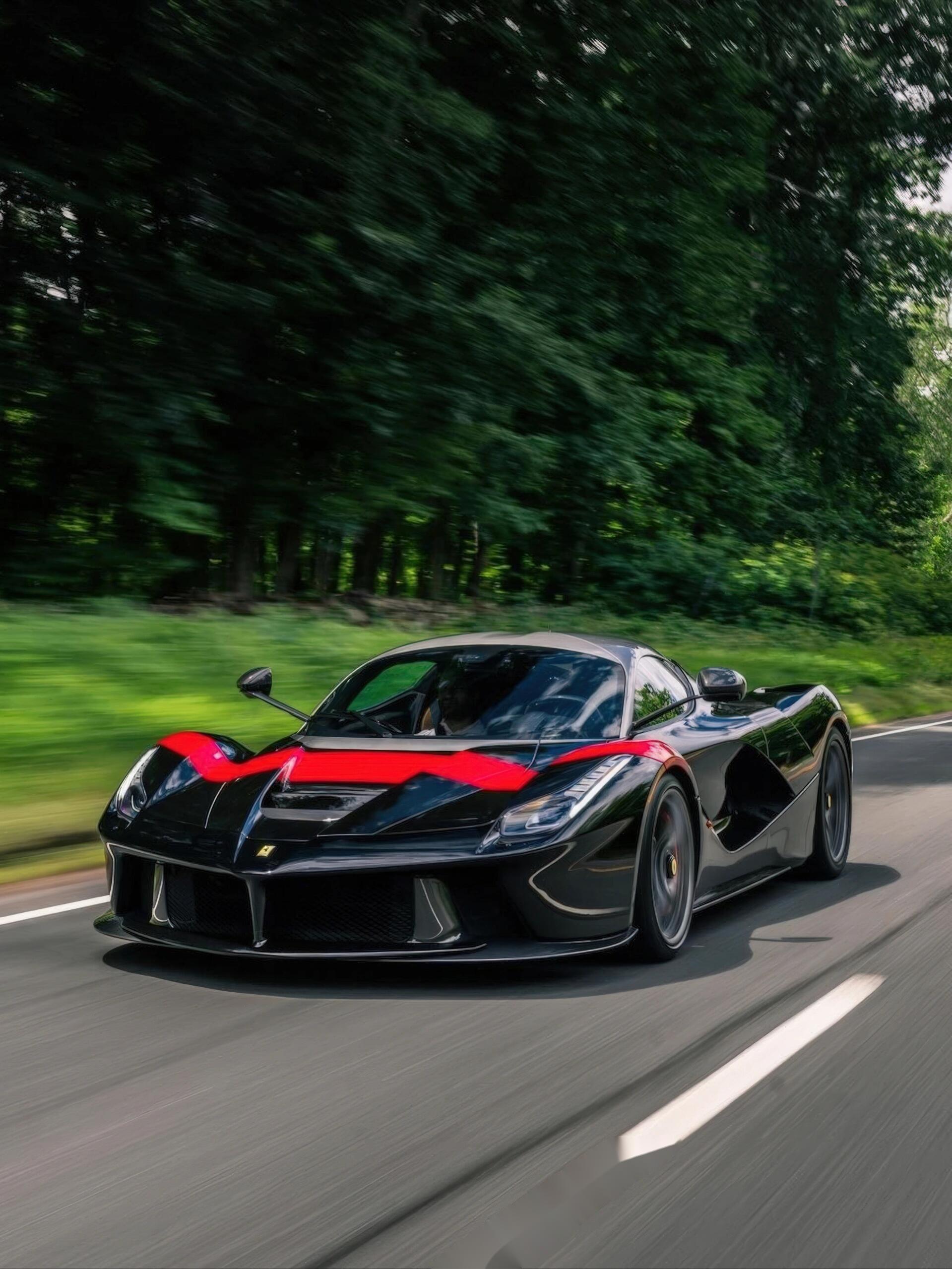 【黑与色的完美结合—laferrari】 浪漫黑色laferrari在外观上无疑