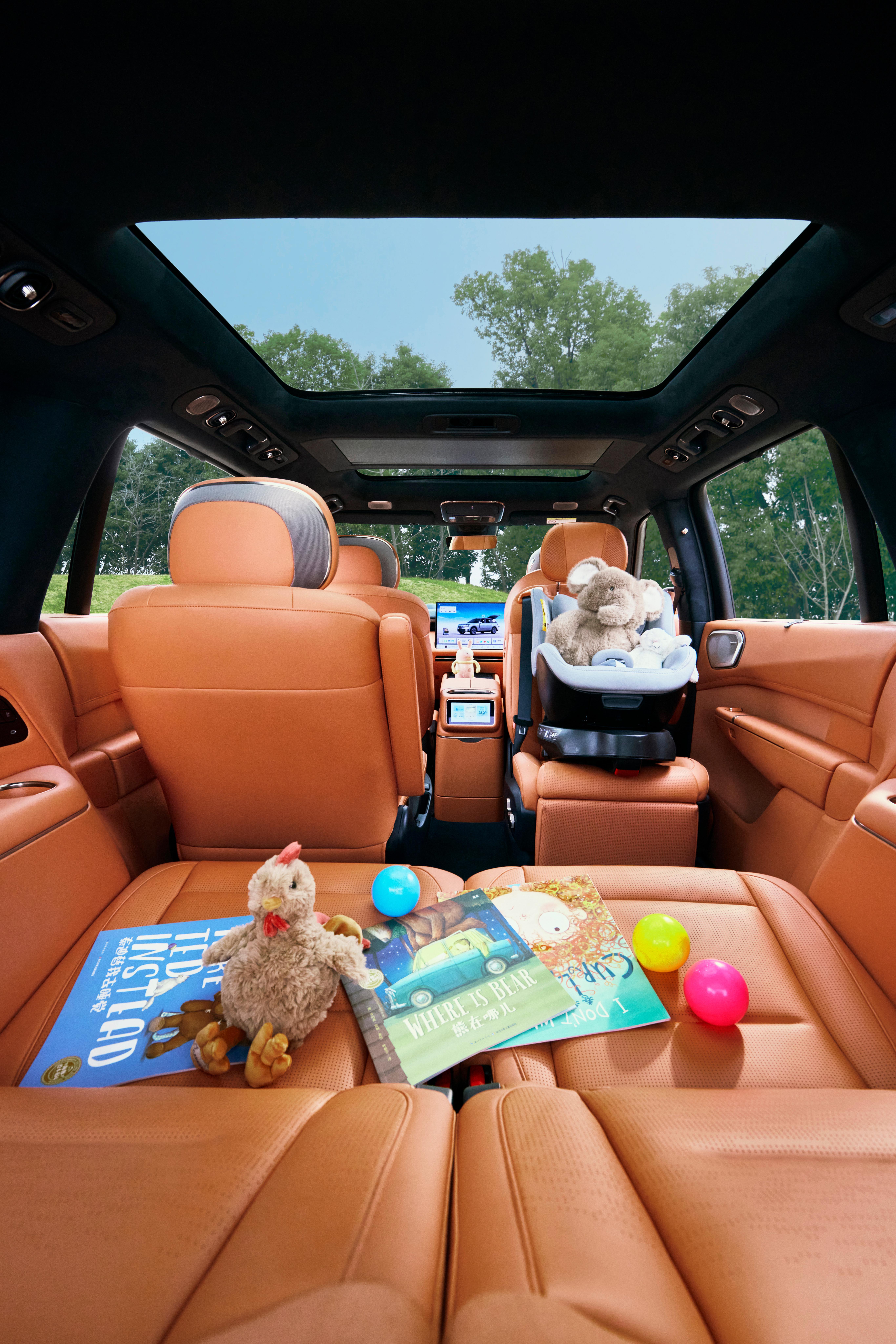 领克900的这个旋转座椅和大空间确实是快乐亲子车,之前有朋友问我,要