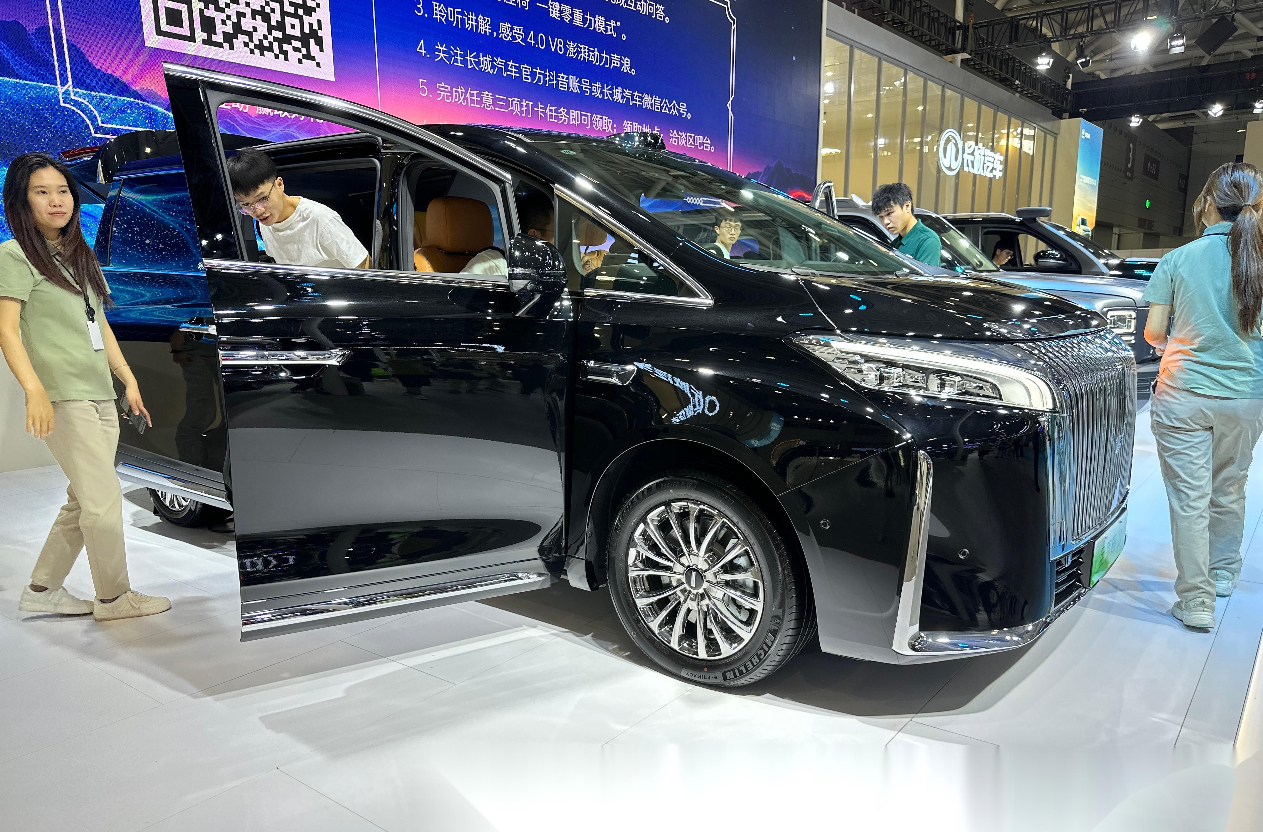 今天在长城展台魏牌「双山」全新高山,全新蓝山亮相,全新高山开启mpv