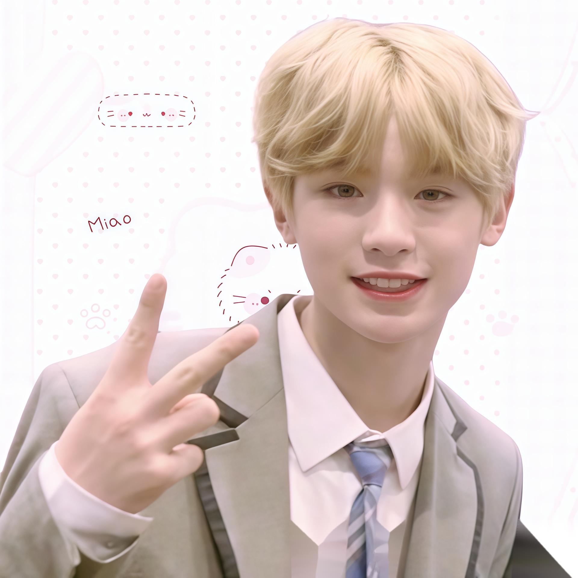 two great loves 两大挚爱: 黄明昊💚 "做我的粉丝比做他们的粉
