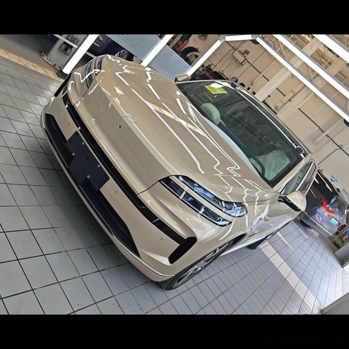 l90 外观内饰又叫网友抢跑了～ 金色车漆不知道