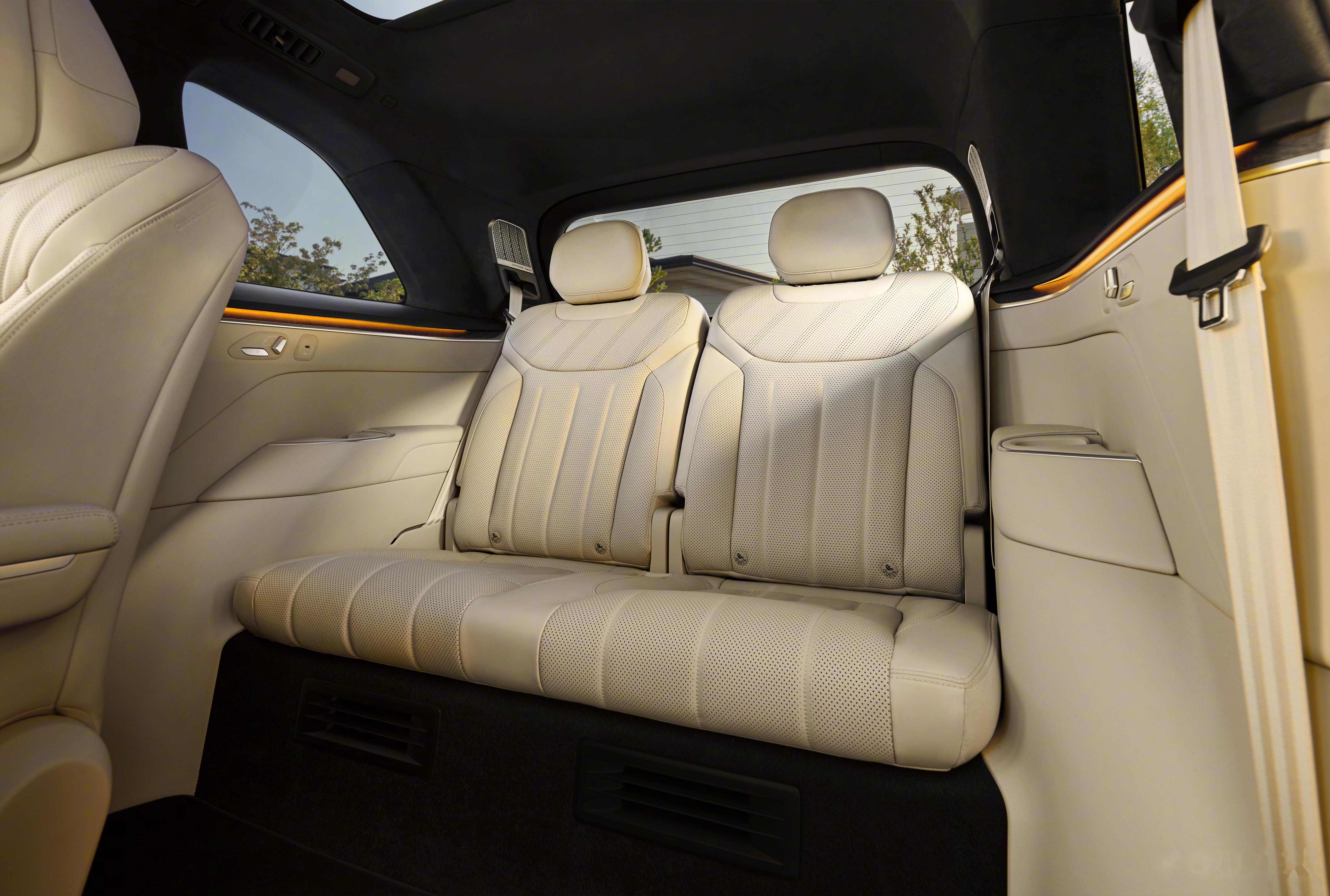 三排六座,电驱四驱,换电平台,一体压铸车身,全都