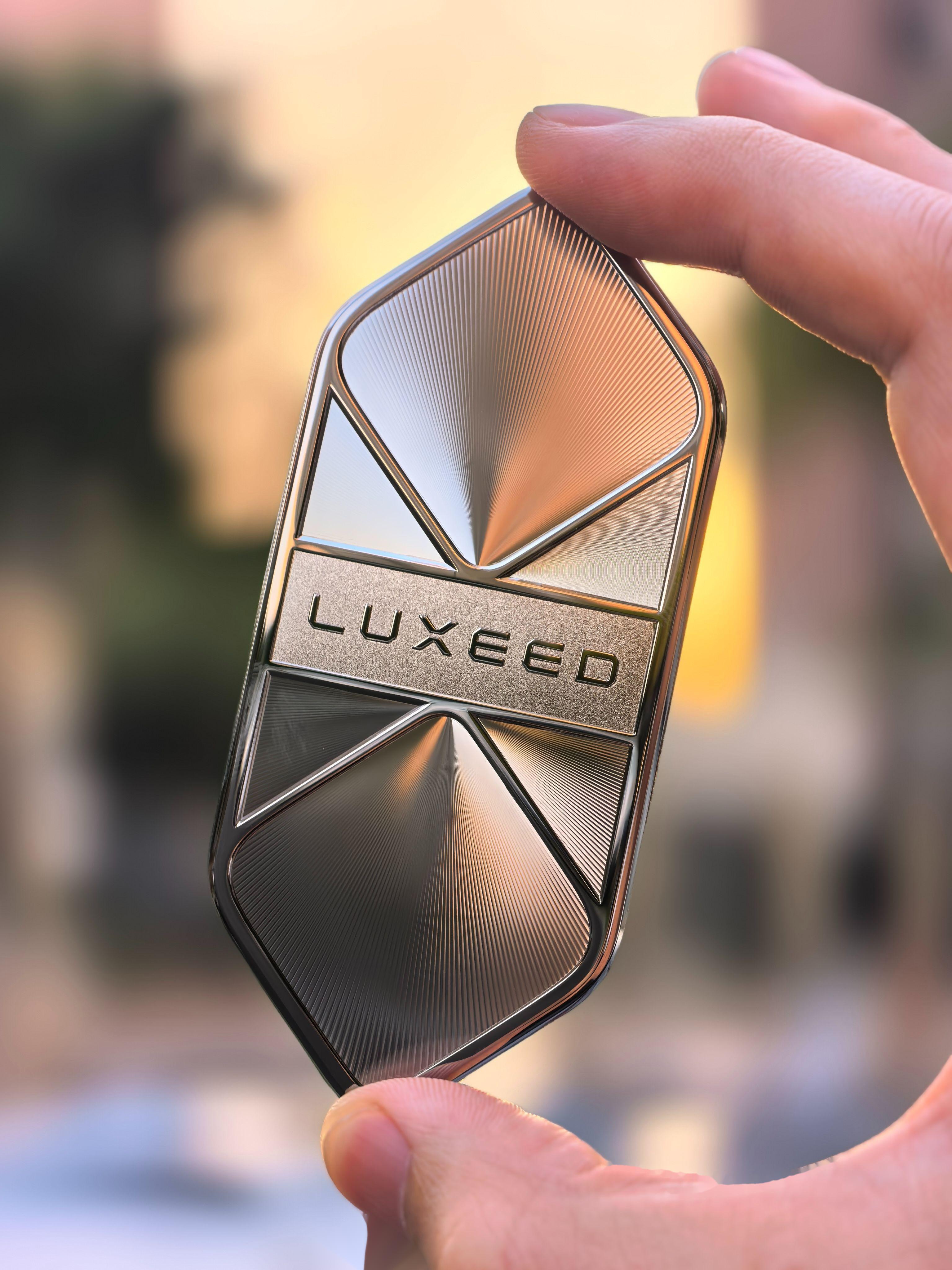 兄弟们,今天太开心了 领到了官方发的智界车标,第一时间申请的