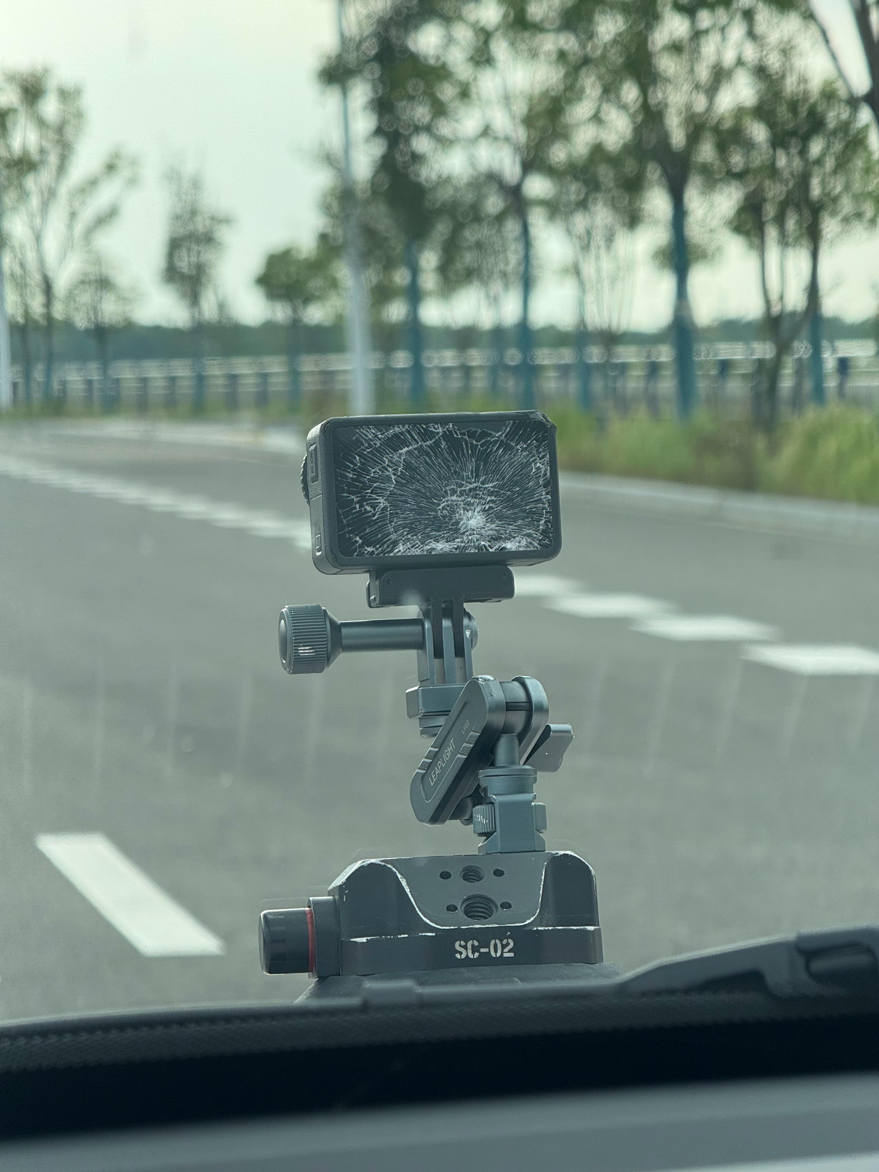 拍摄日产n7的主动安全和智能化呢刚开篇就战损一台运动相机了,这个dji