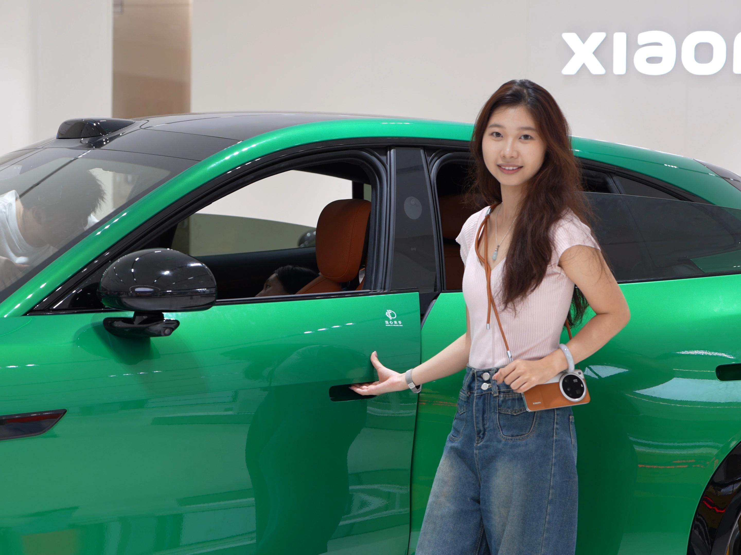 昨天在小米之家帮小米的模特拍的照片 不得不说live photo 太带感了