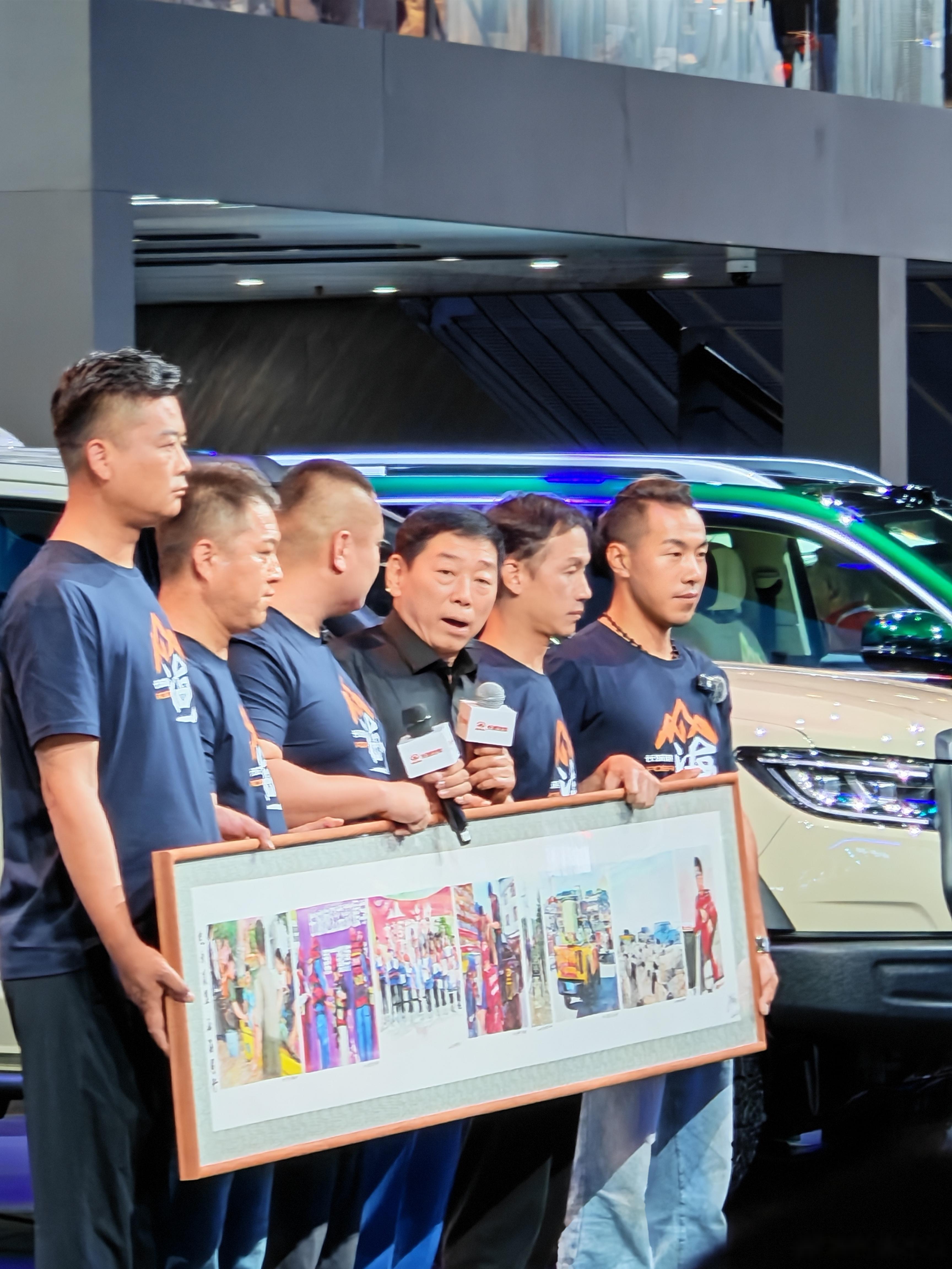 成都车展最拼命的老板!