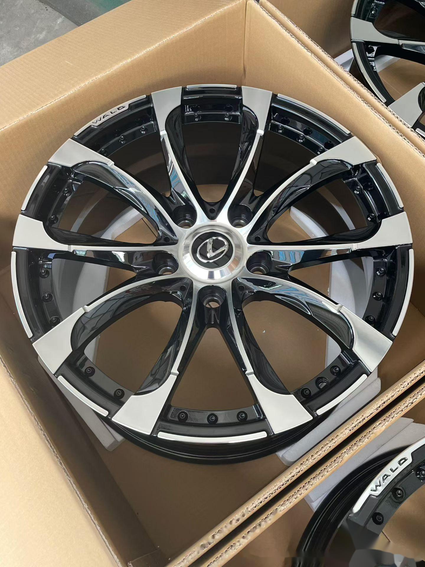 锻造定制21寸轮毂 亮黑色车面效果 黑色铆钉装饰 个性升级 各种大型