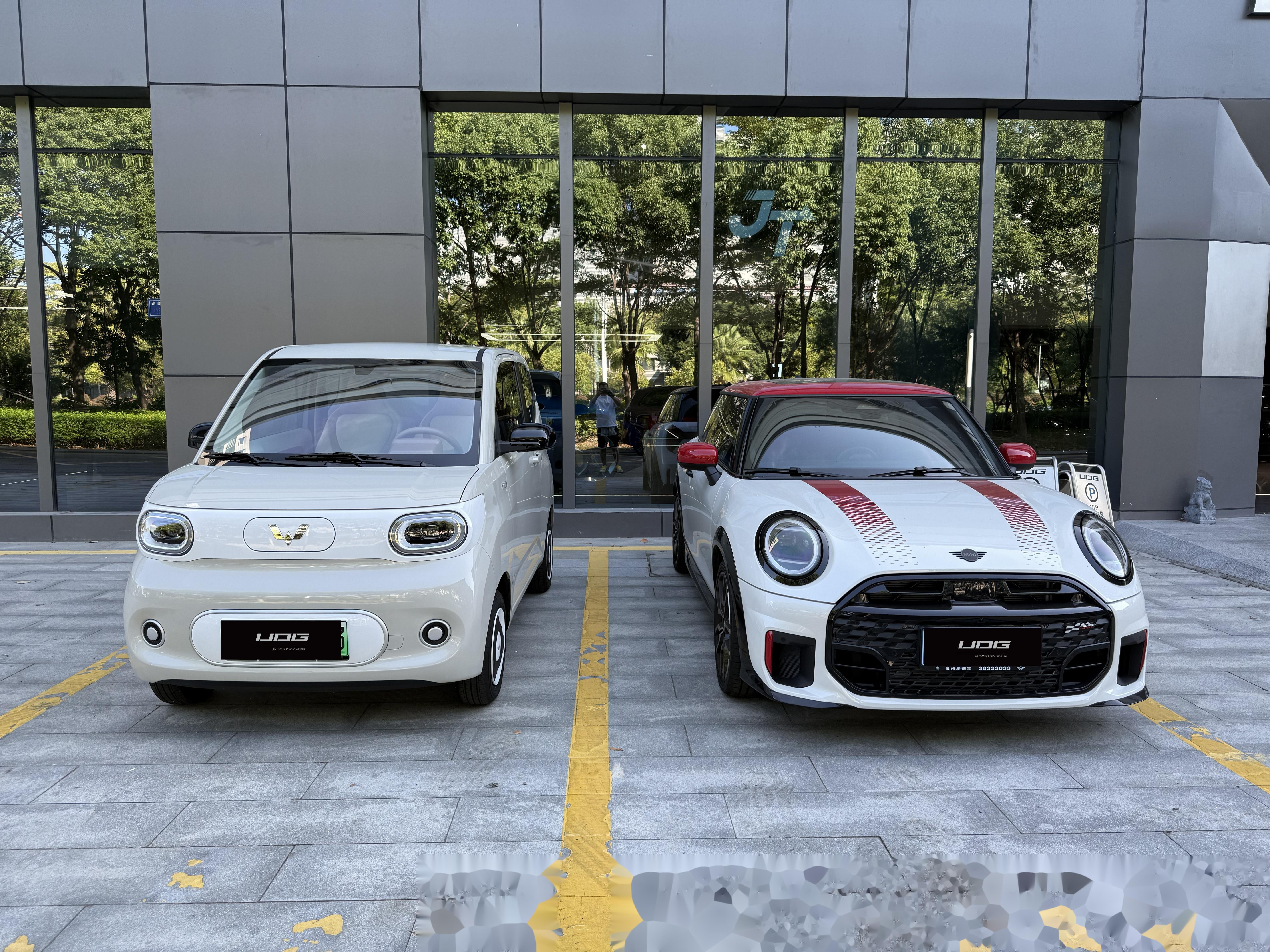 周六早 各位 一大早看到两个mini 停在一起 别有一番滋味。 一个是 正经的宝_宏光MINIEV社区_易车社区